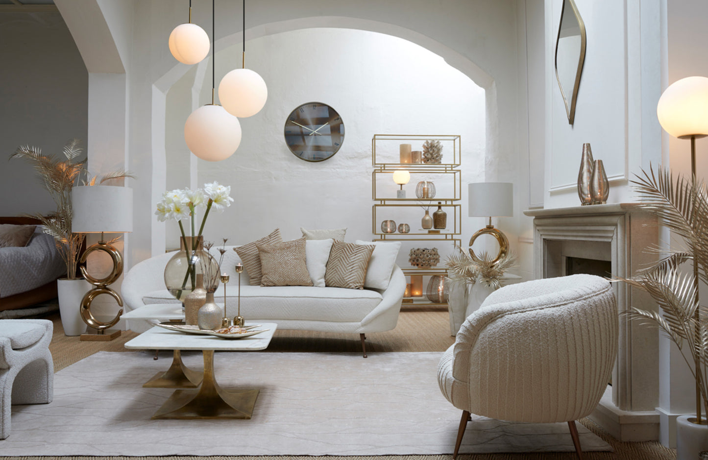 goudkleurige-designlamp-basis-light-living-maan-variant-image4