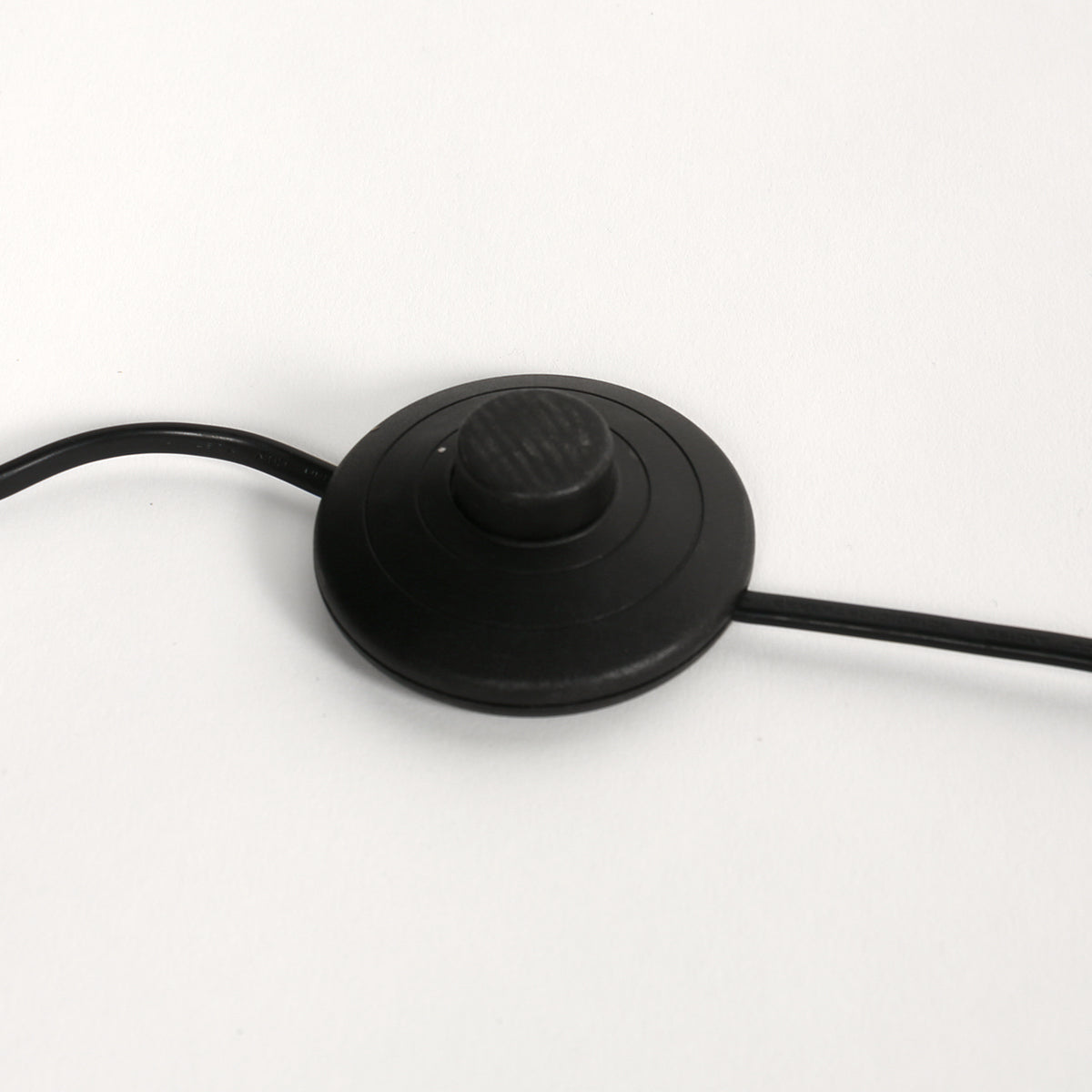 zwarte-vloerlamp-met-twee-bamboekappen-mexlite-sumba-variant-image12