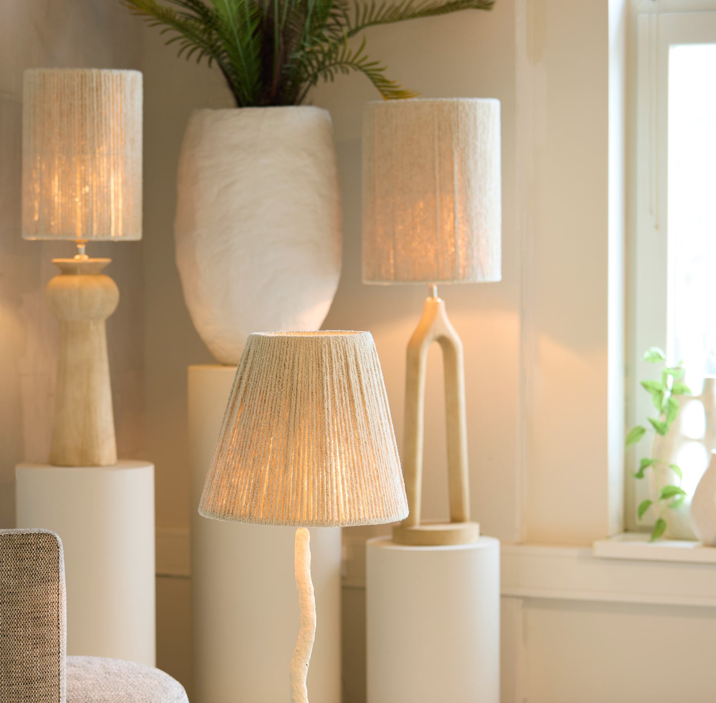 cremekleurige-ribstof-lampenkap-light-living-medana-variant-image3