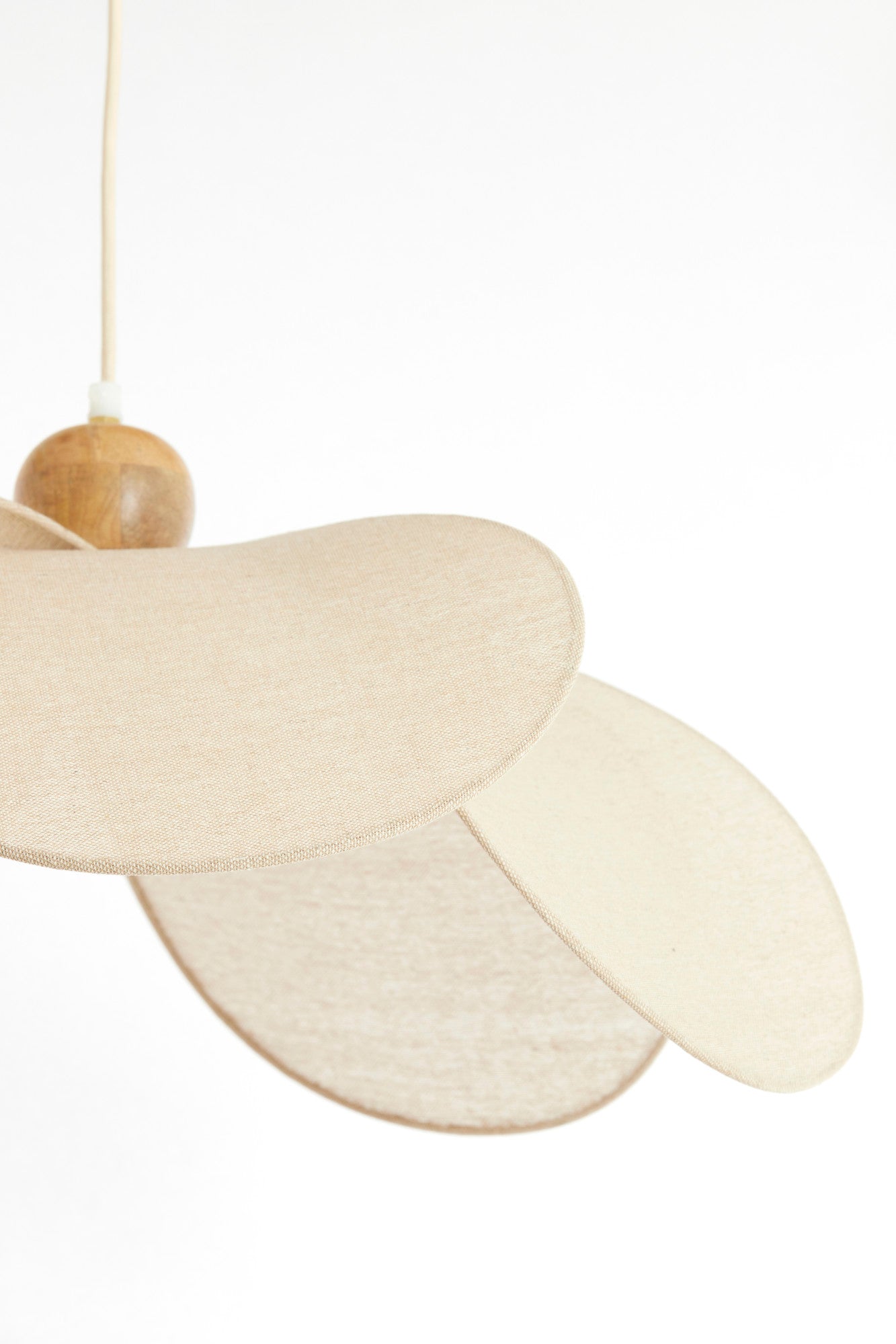 hanglamp-textiel-met-houtdetails-light-living-lavriria-variant-image6