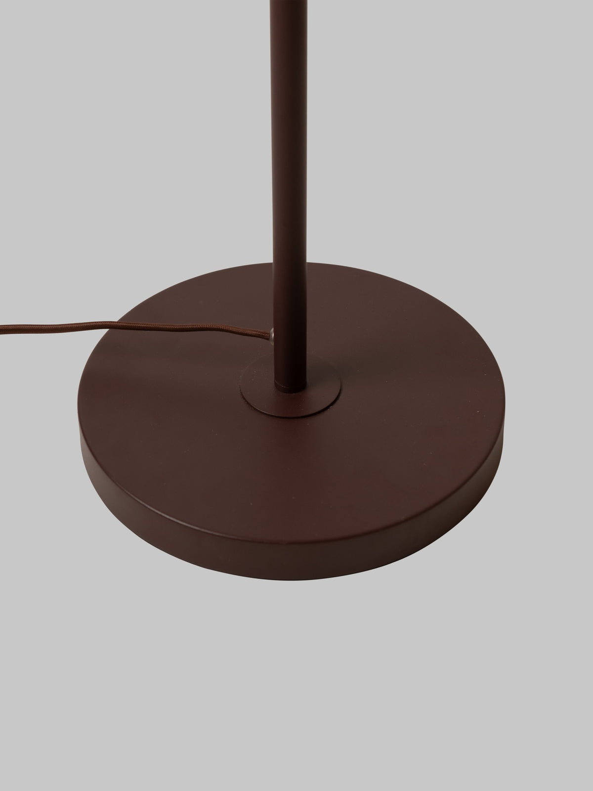 Bordeauxrode metalen vloerlamp met drie kappen It's About RoMi Izmir – maattekening