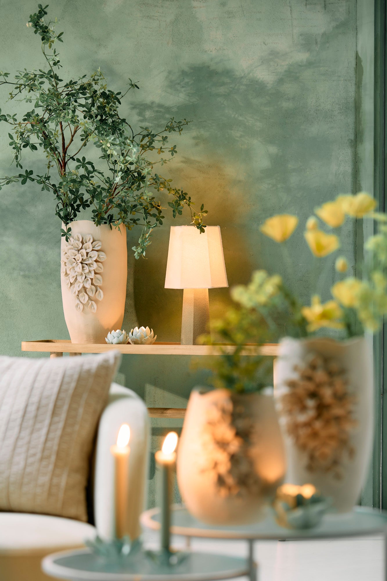 witte-stoffen-tafellamp-geometrisch-ontwerp-light-living-musabo-variant-image3