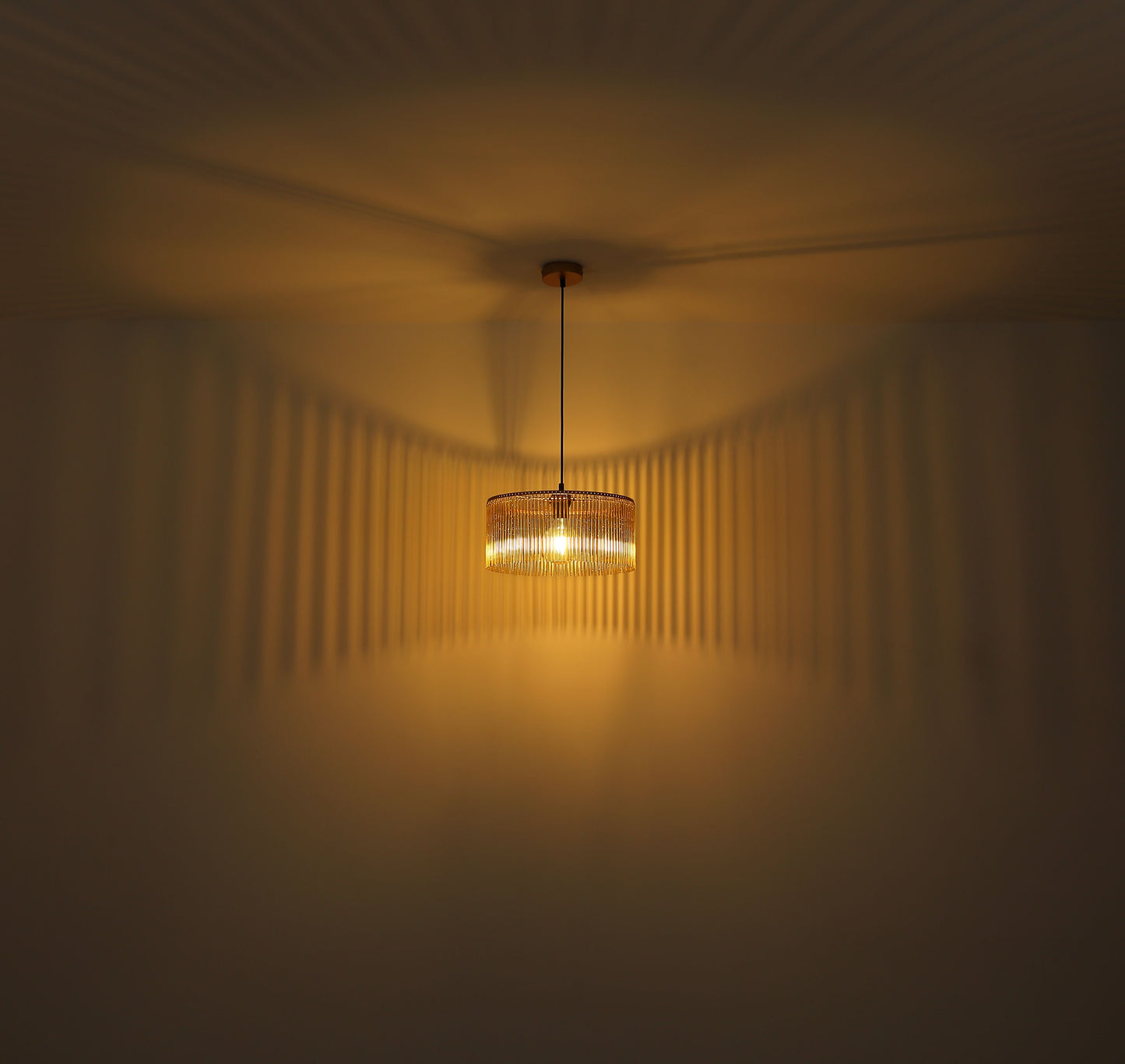 elegante-plafondlamp-met-amberkleurige-acrylstaven-leeds-variant-image3