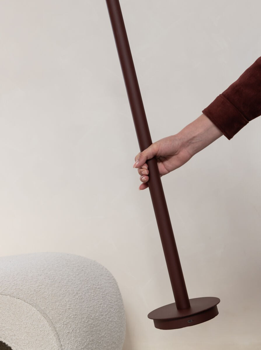 Bordeauxrode aluminium vloerlamp met spotkop It's About RoMi Milan – maattekening