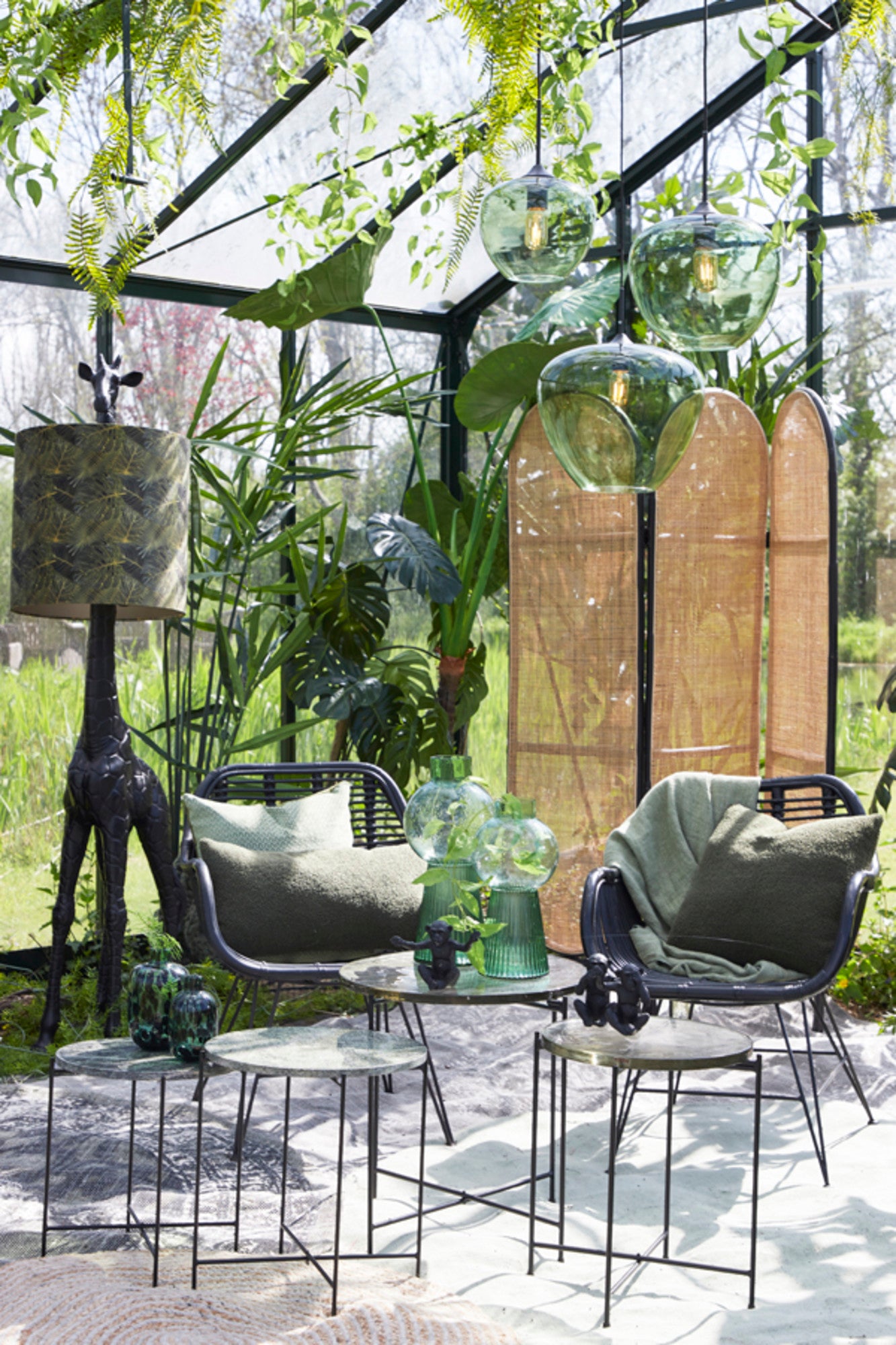 zwarte-grote-giraffe-vloerlamp-light-living-giraffe-variant-image4