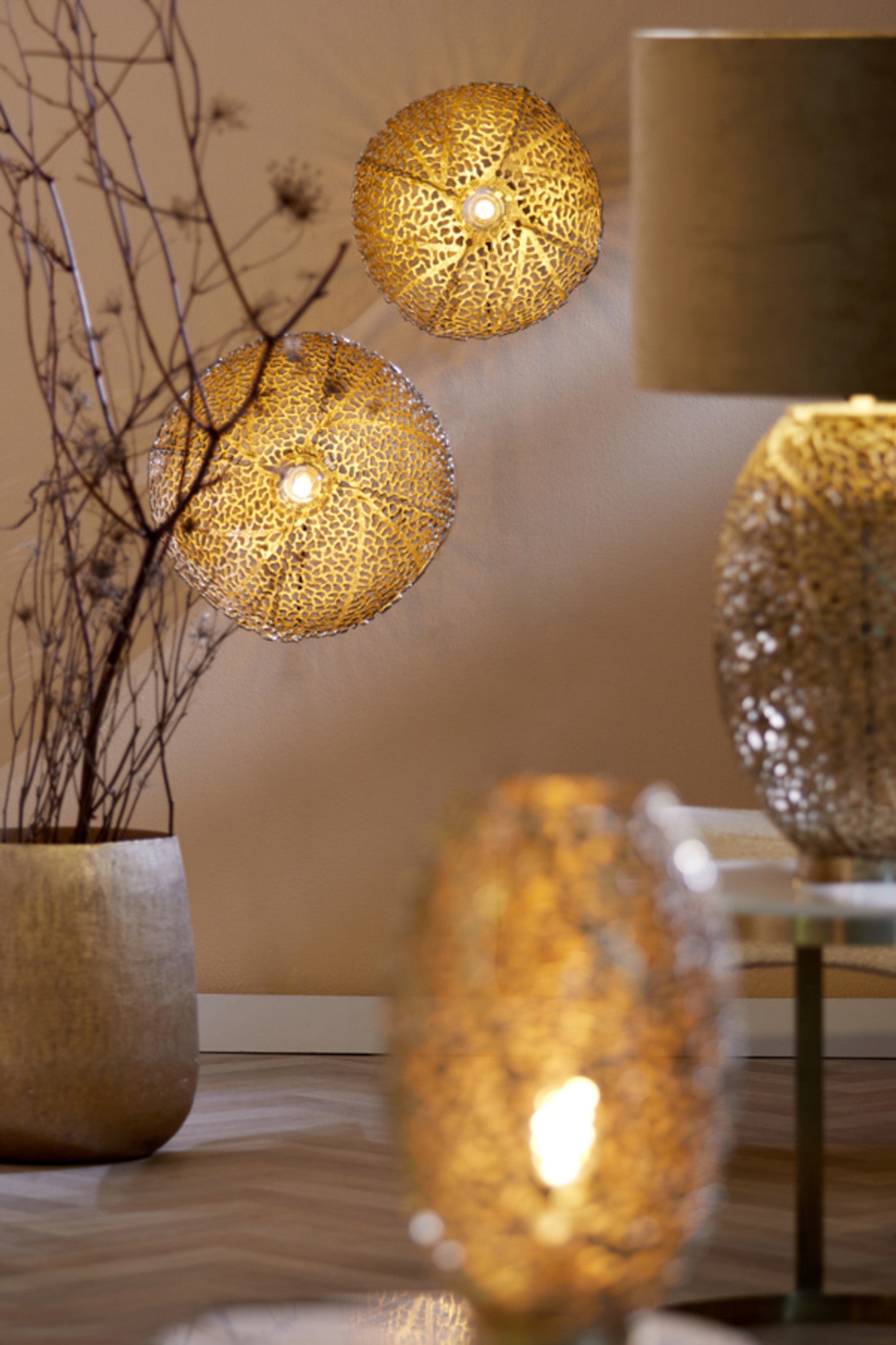 geperforeerde-gouden-lampenkap-light-living-sinula-variant-image3