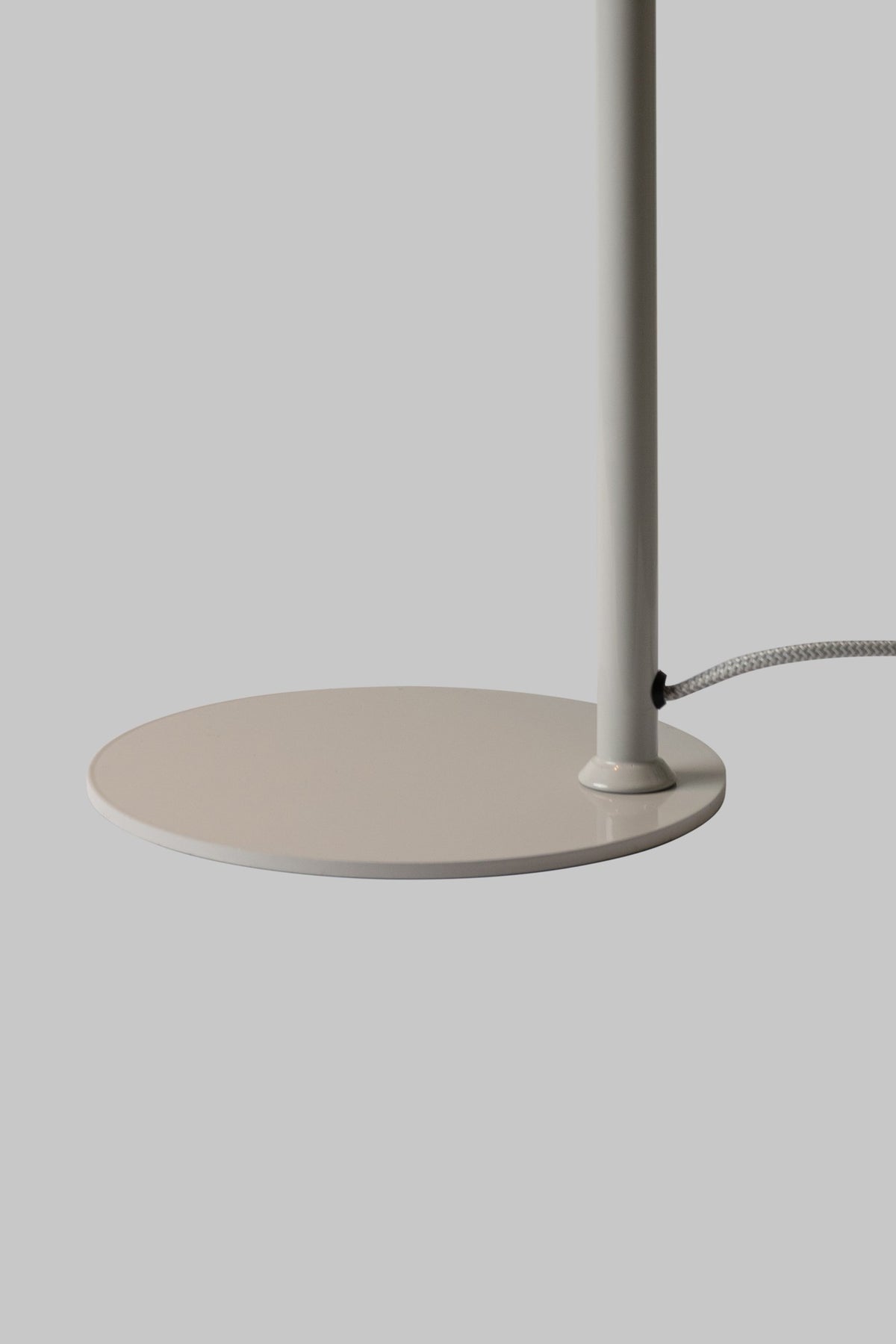 Lampada da tavolo in metallo grigio chiaro sottile It's About RoMi Stavanger – disegno con le misure