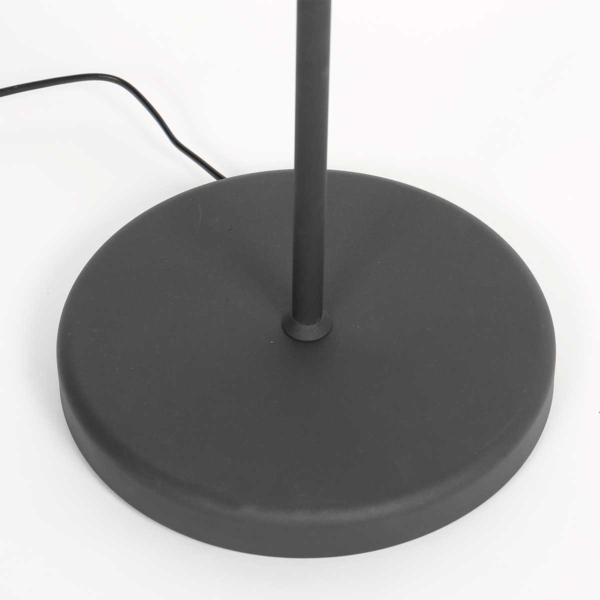 zwarte-vloerlamp-industieel-met-rieten-lampenkap-mexlite-bella-variant-image11