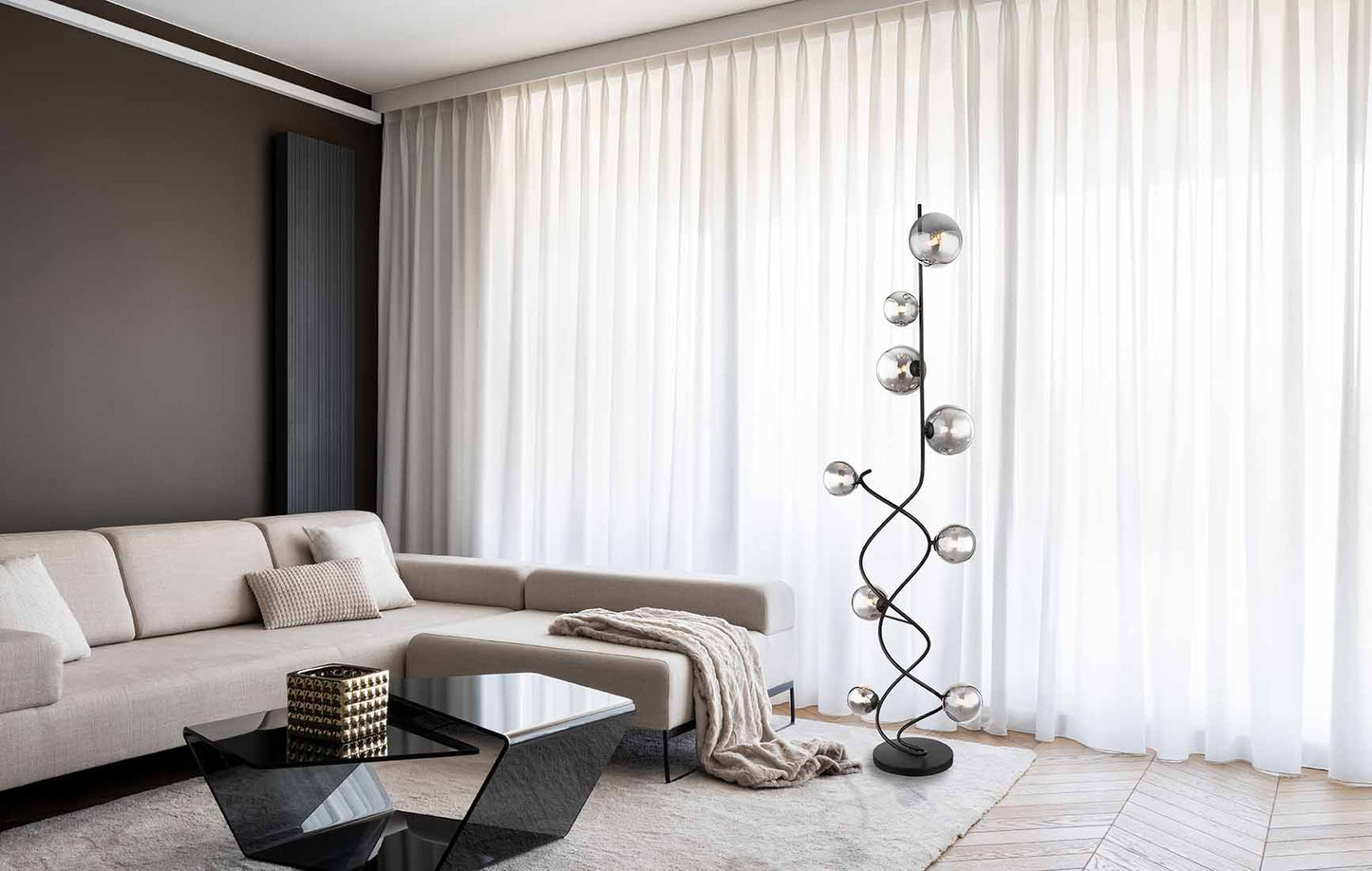 gedraaide-zwarte-vloerlamp-9-rookglasbol-globo-riha-variant-image3