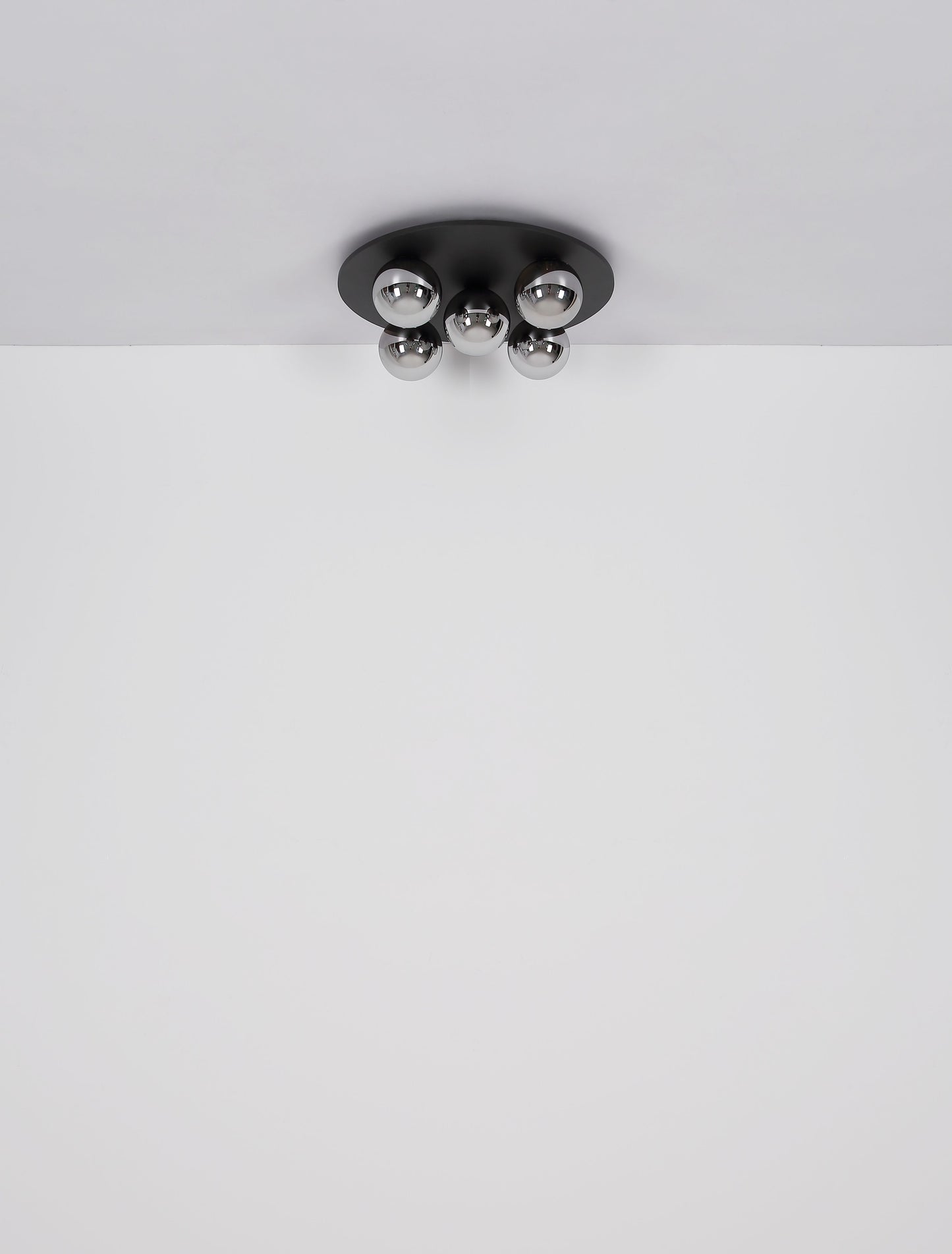 elegante-plafondlamp-met-rookglazen-bollen-riha-variant-image4
