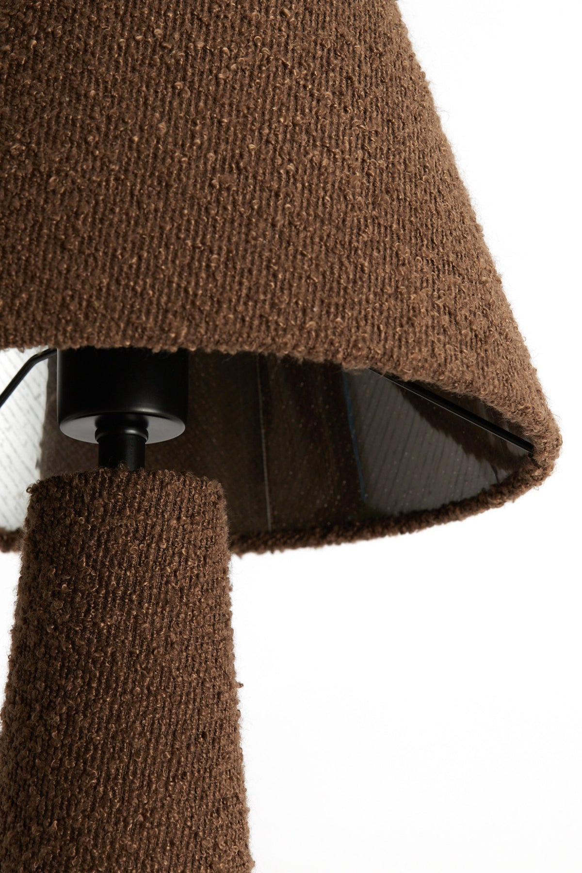 bruine-traditionele-tafellamp-van-stof-light-living-devia-variant-image7