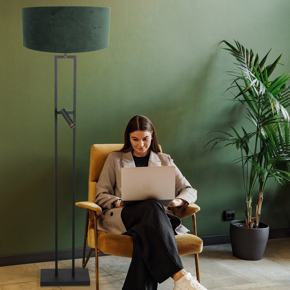 groene-velours-vloerlamp-met-kantelbaar-leeslicht-steinhauer-stang-variant-image2