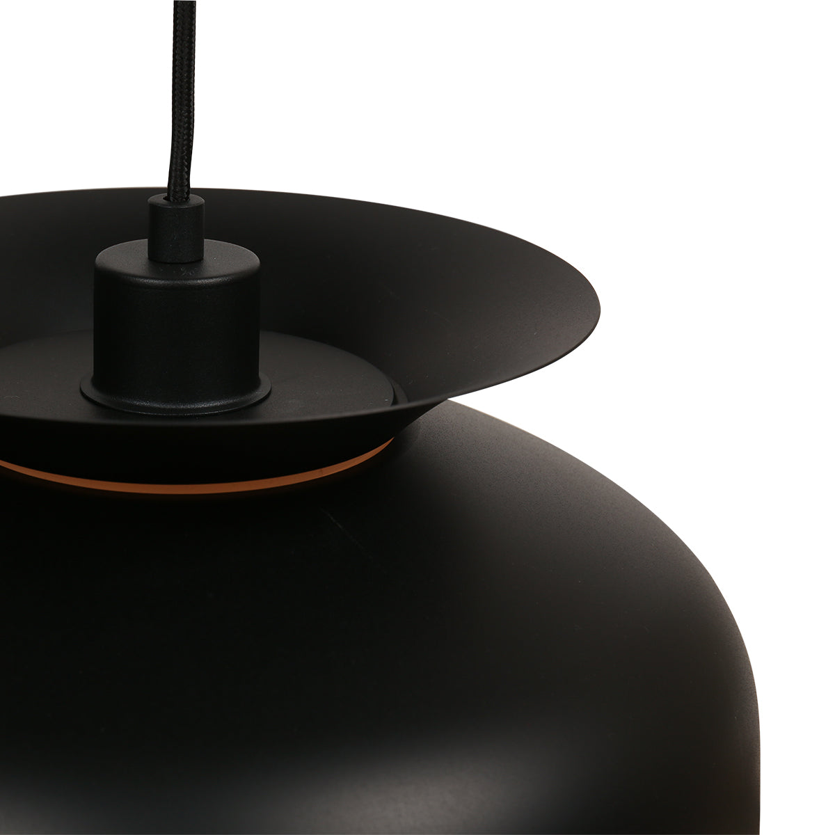 zwarte-komvormige-plafondlamp-met-koperkleurig-accent-mexlite-skandina-variant-image12