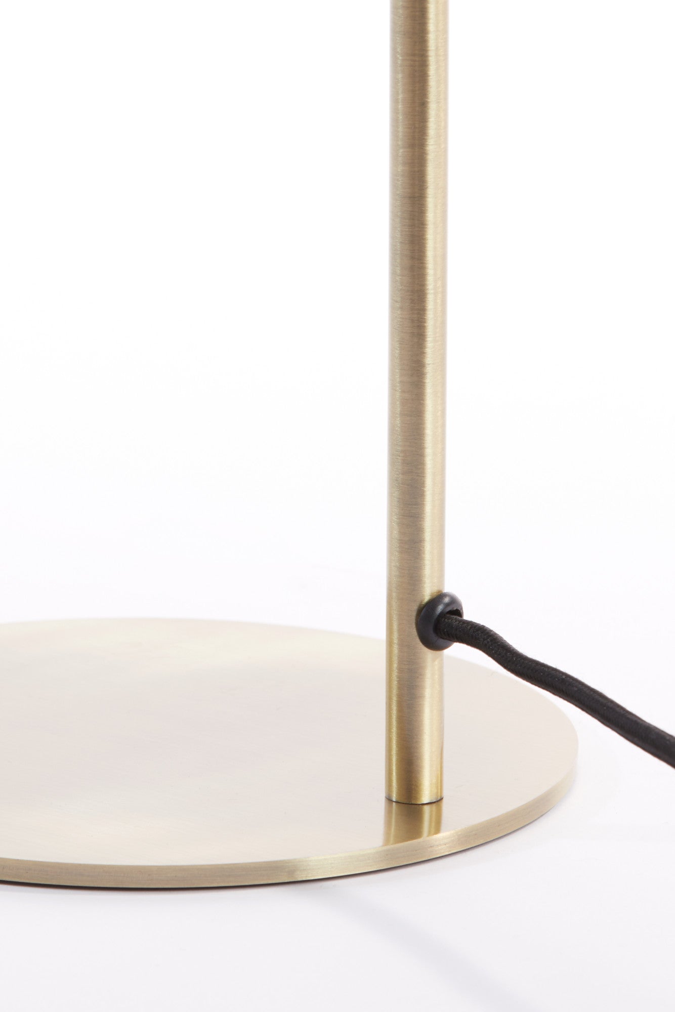 gouden-tafellamp-met-glas-light-living-solna-variant-image8