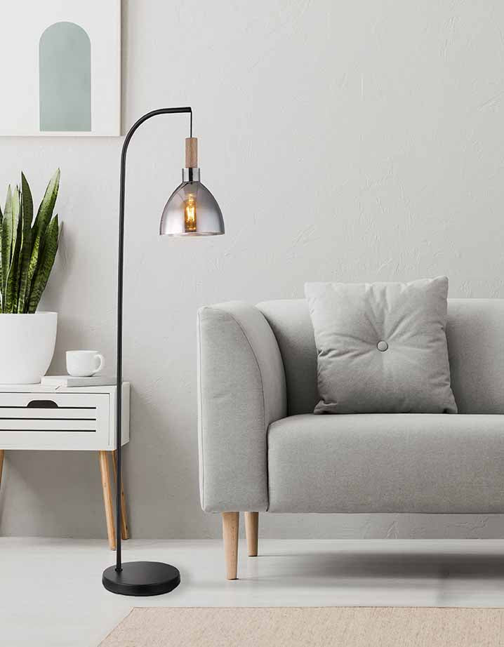 moderne-zwarte-glazen-metalen-vloerlamp-globo-mattea-variant-image3