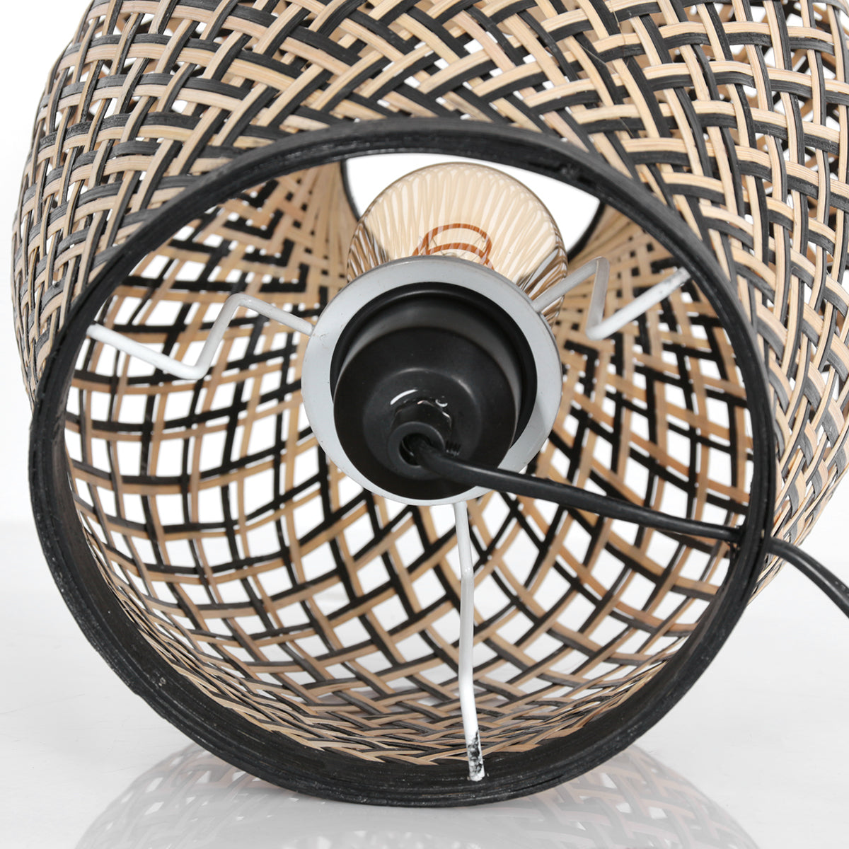 tafellamp-gevlochten-bamboe-anne-lighting-maze-variant-image12