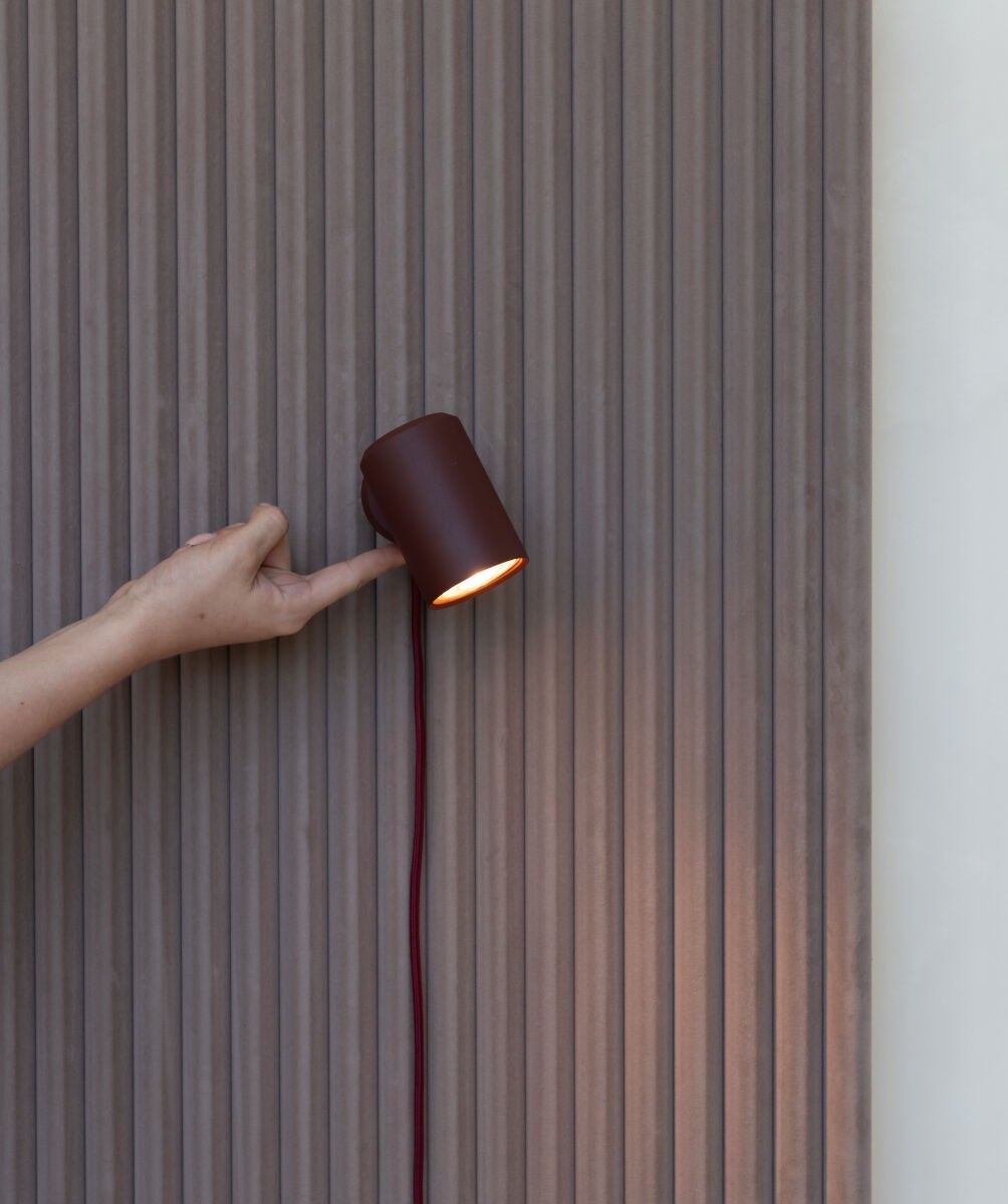 Bordeauxrode aluminium wandlamp met cilinderkap It's About RoMi Milan – maattekening