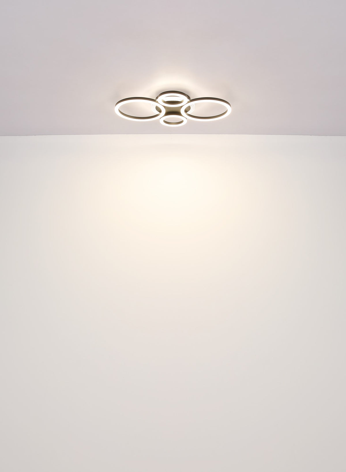 Šarmantna crna metalna LED stropna lampa – skica s dimenzijama
