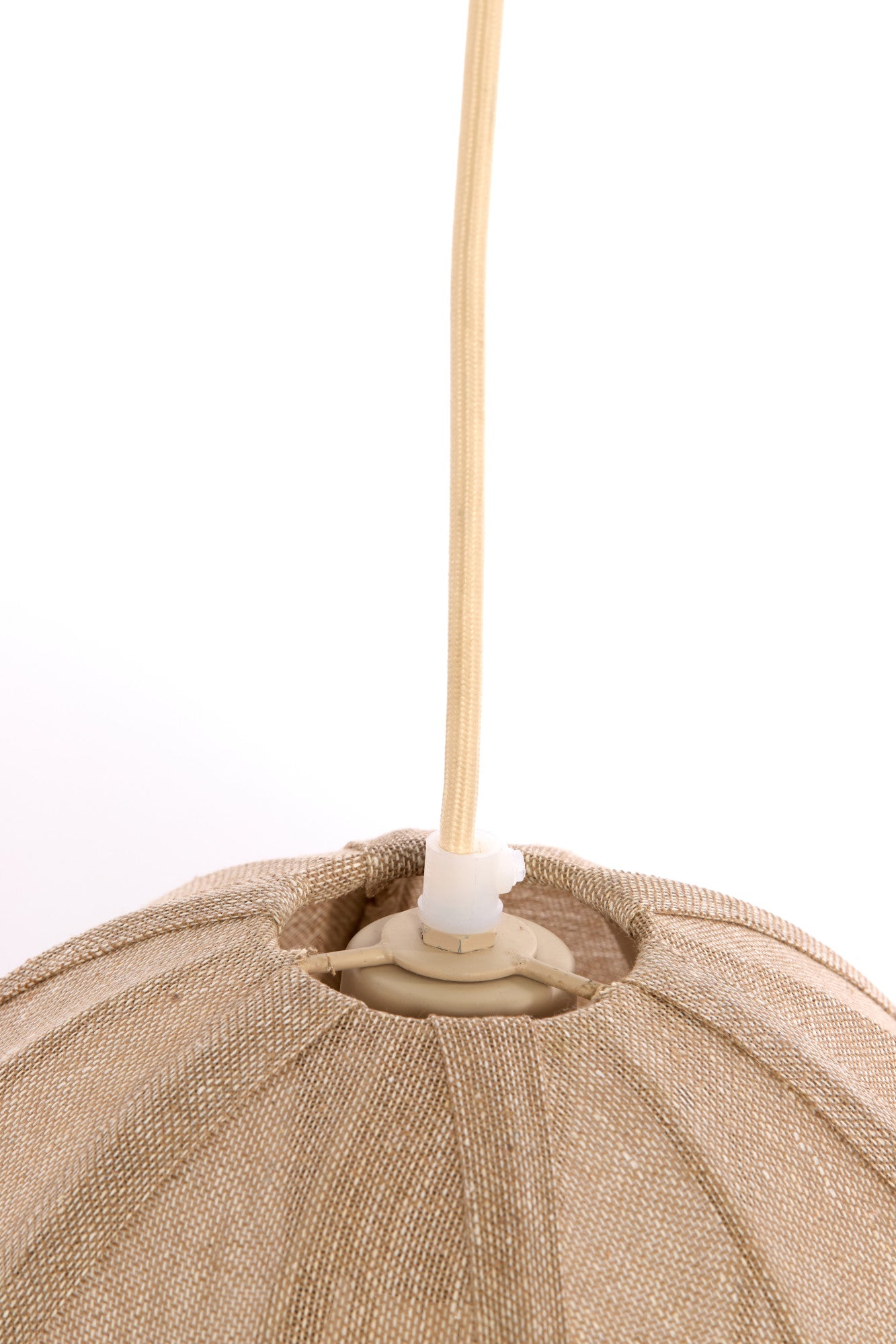 zandkleurige-stoffen-hanglamp-met-rustige-uitstraling-light-living-sukau-variant-image6