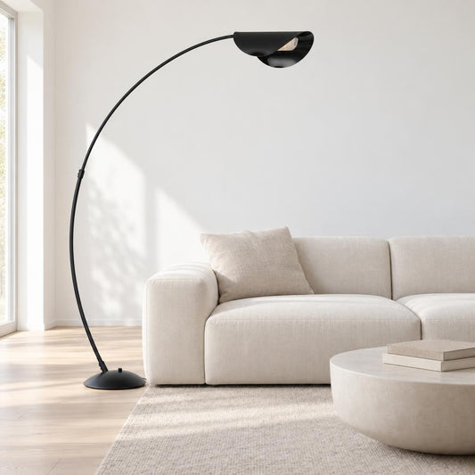 Stilfuld C-formet Robles-gulvlampe med LED – stemningsbillede