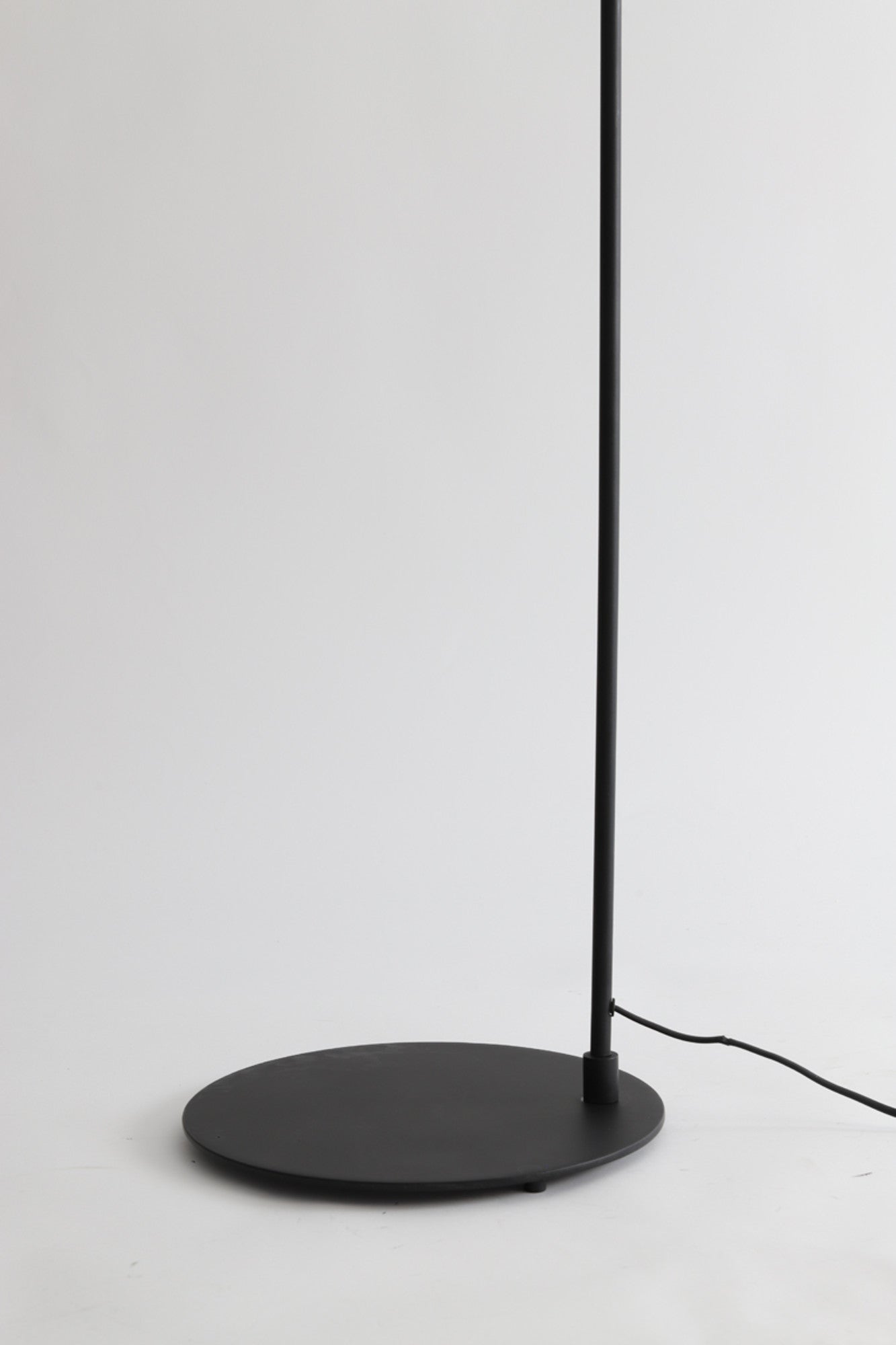 zwarte-vloerlamp-met-kap-cilindrisch-light-living-aleso-variant-image5