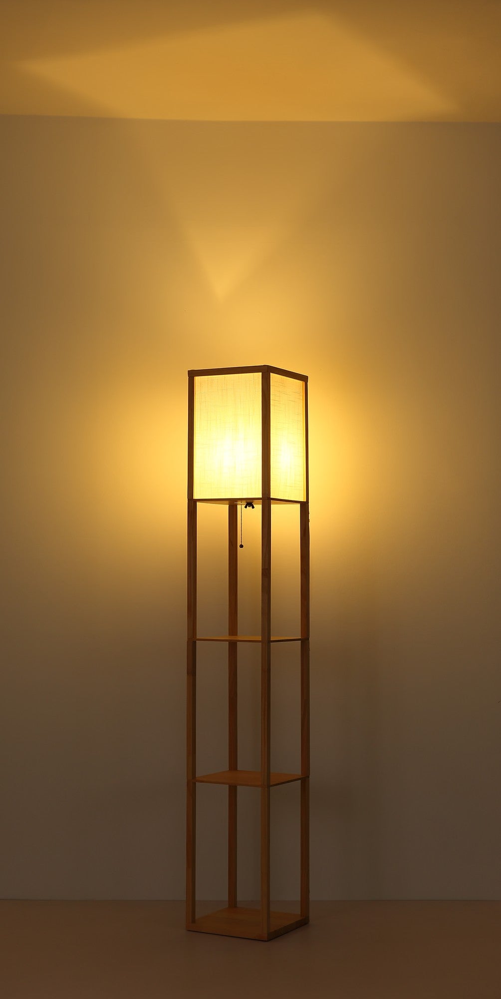 Lampada da terra in tessuto marrone raffinato – immagine 5