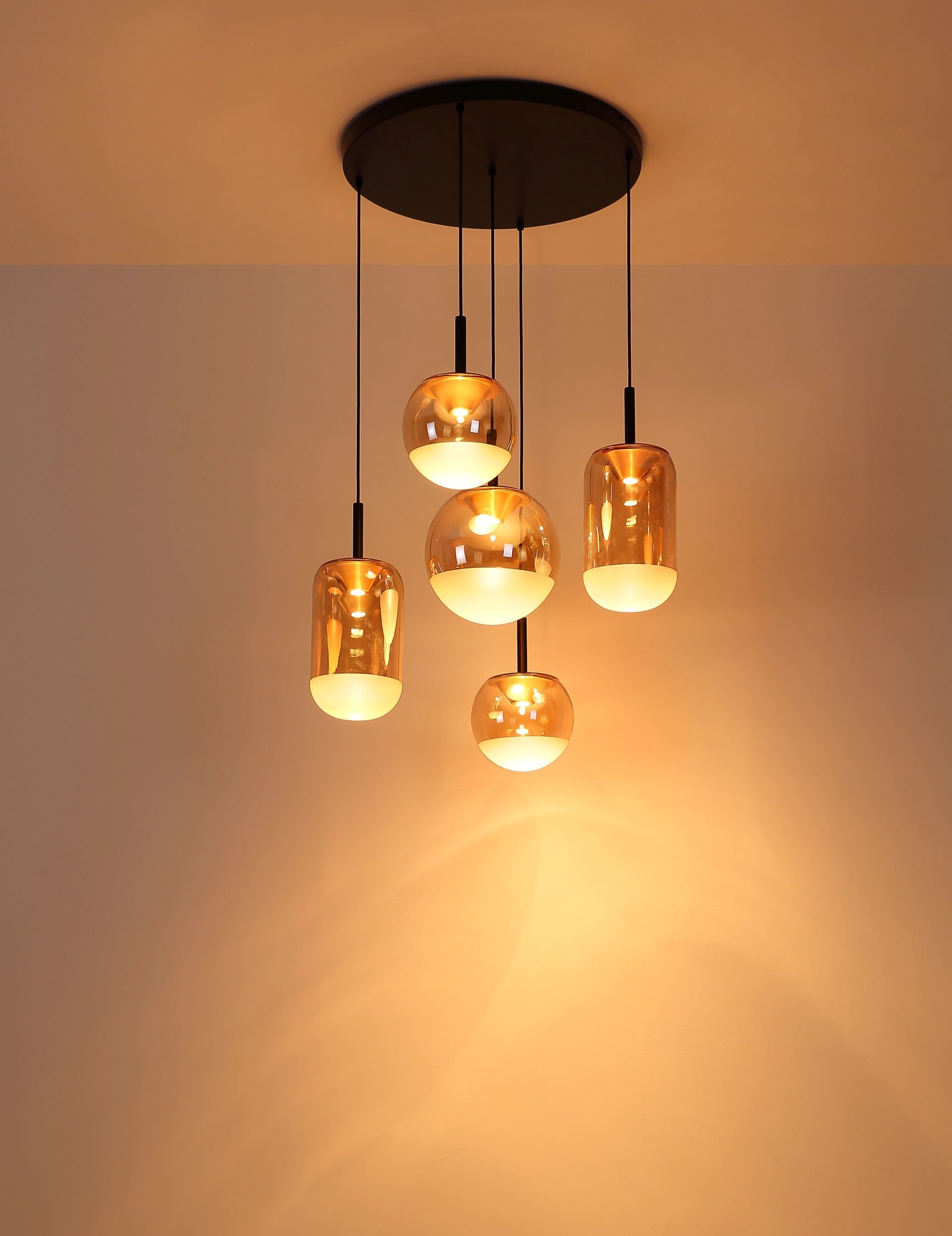 stijlvolle-hanglamp-met-glazen-en-metaal-severin-variant-image2