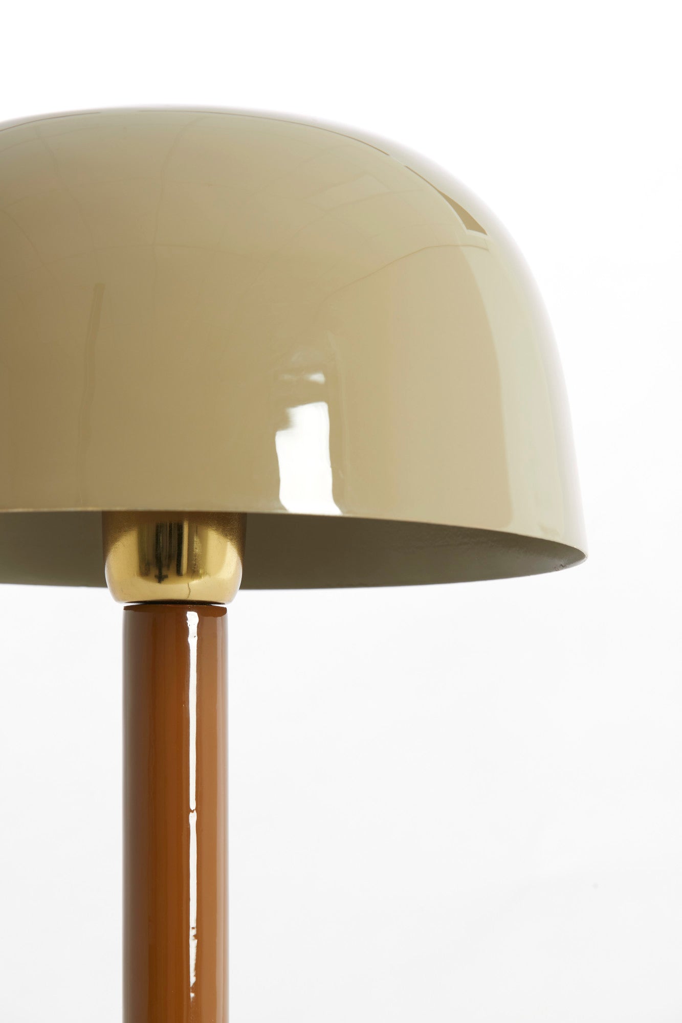 retro-tafellamp-zand-en-bruin-met-glanzende-kap-light-living-marivet-variant-image2