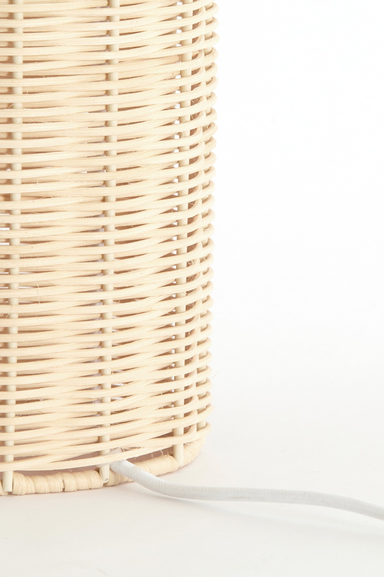 rotan-tafellamp-naturel-met-speels-lichtspel-light-living-mandor-variant-image6