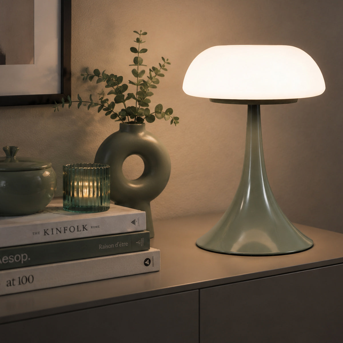 Zelena stolna lampa s mat staklom i dva izvora svjetlosti Steinhauer Ancilla – ambijentalna fotografija
