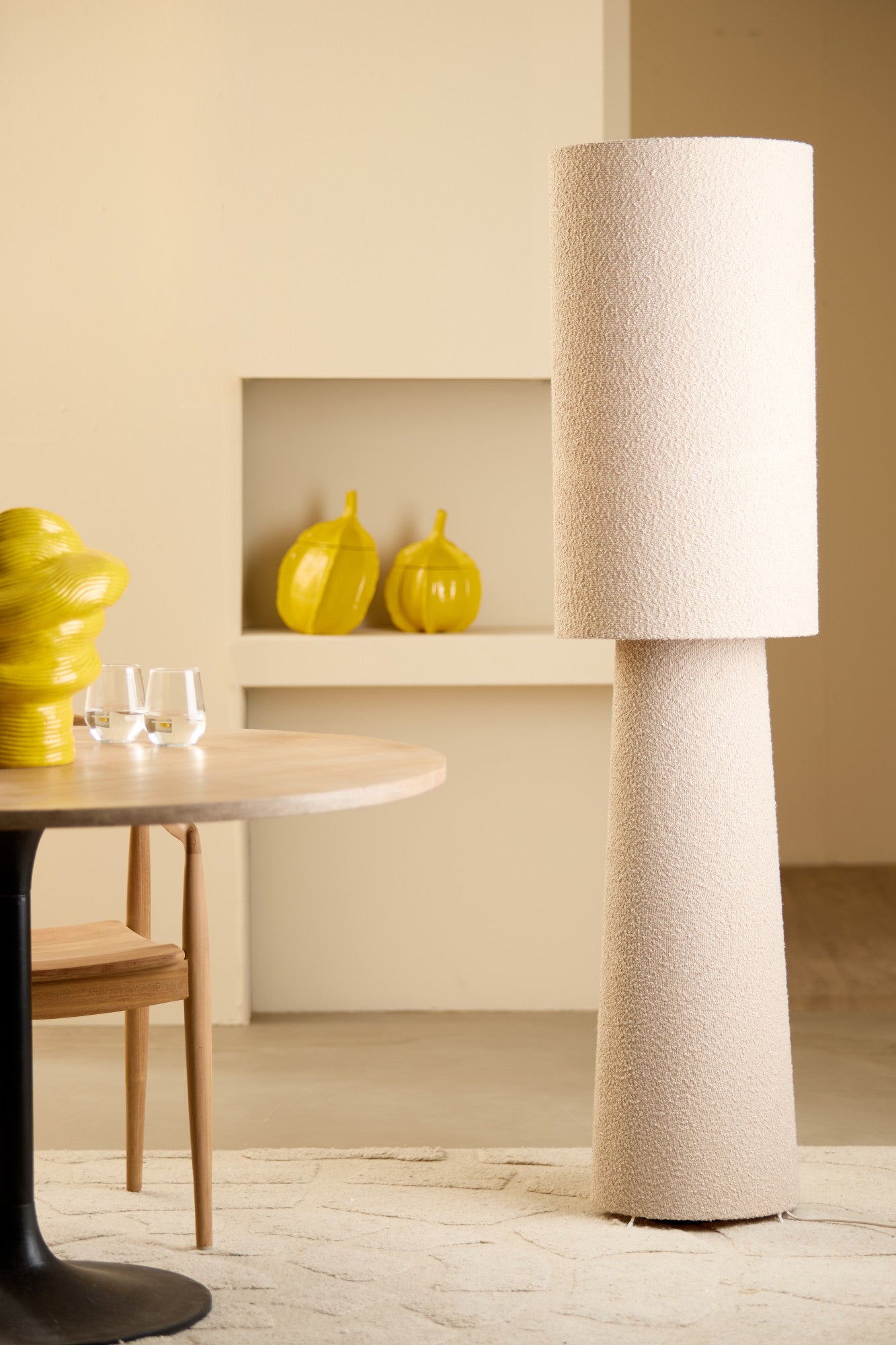 cilindervormige-beige-staande-lamp-light-living-mikkel-variant-image3