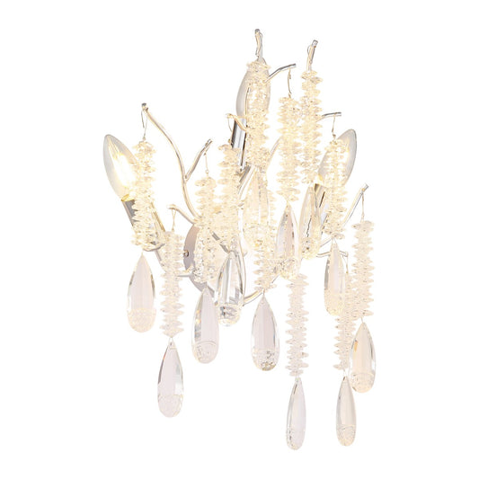 Zilveren metalen wandlamp met kristallen slierten en druppelvormige hangers