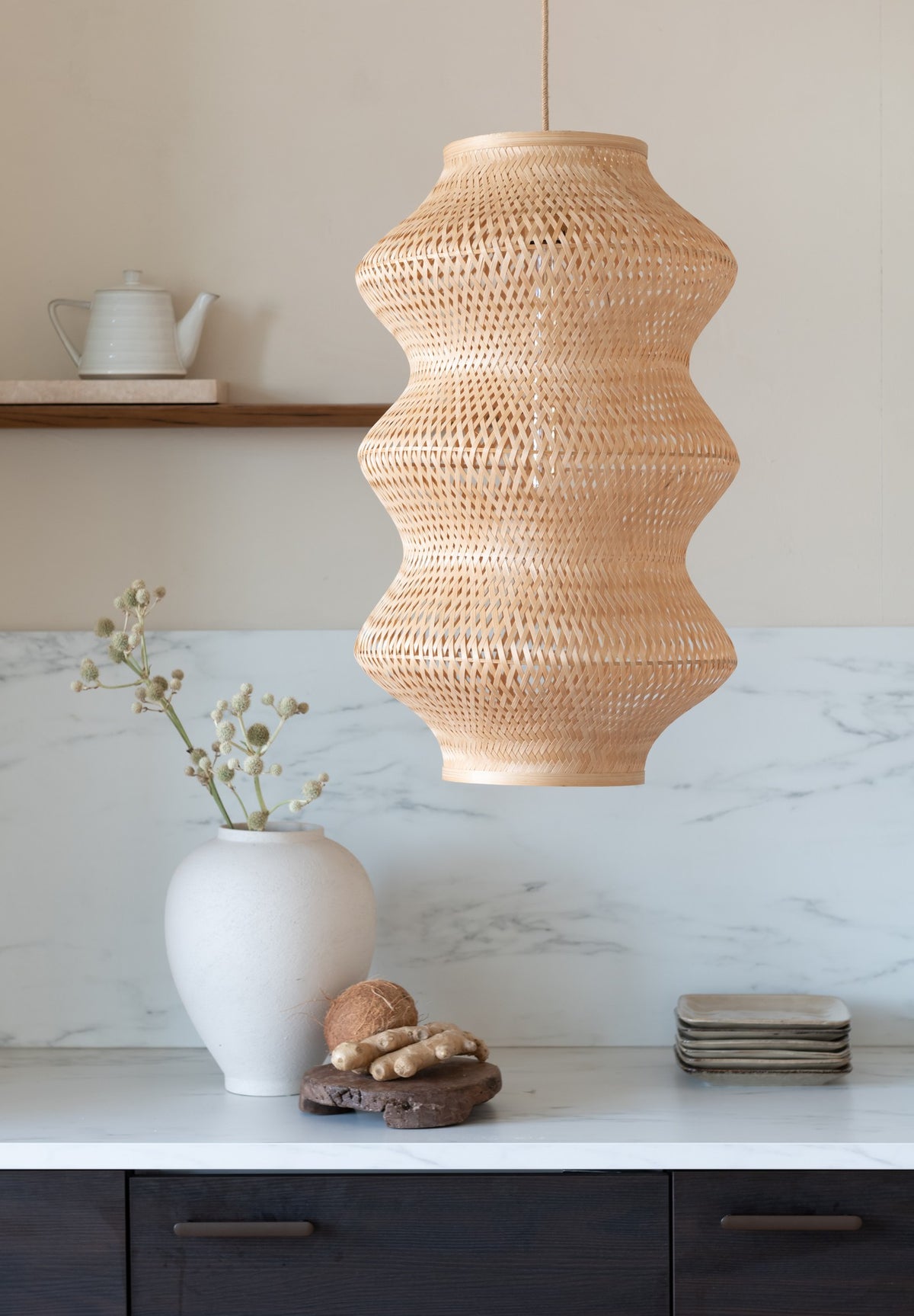 Lampada a sospensione in bambù color naturale senza tempo GOOD&MOJO Barbados – immagine 8