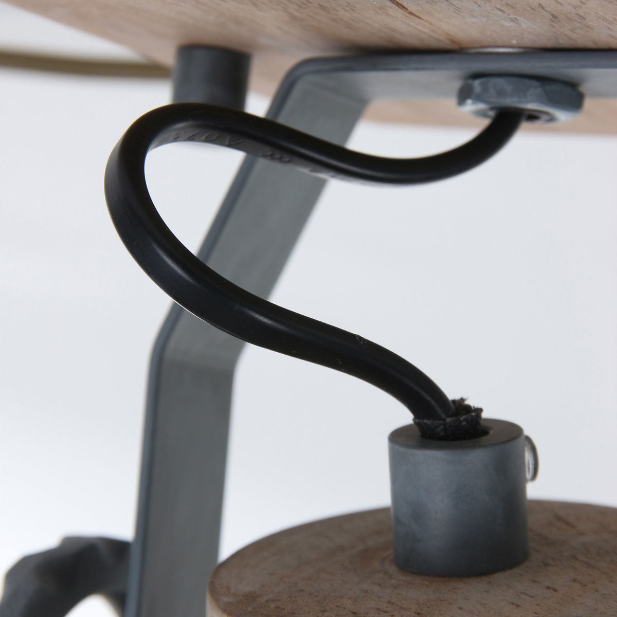 stoere-plafondlamp-met-hout-mexlite-gearwood-variant-image5