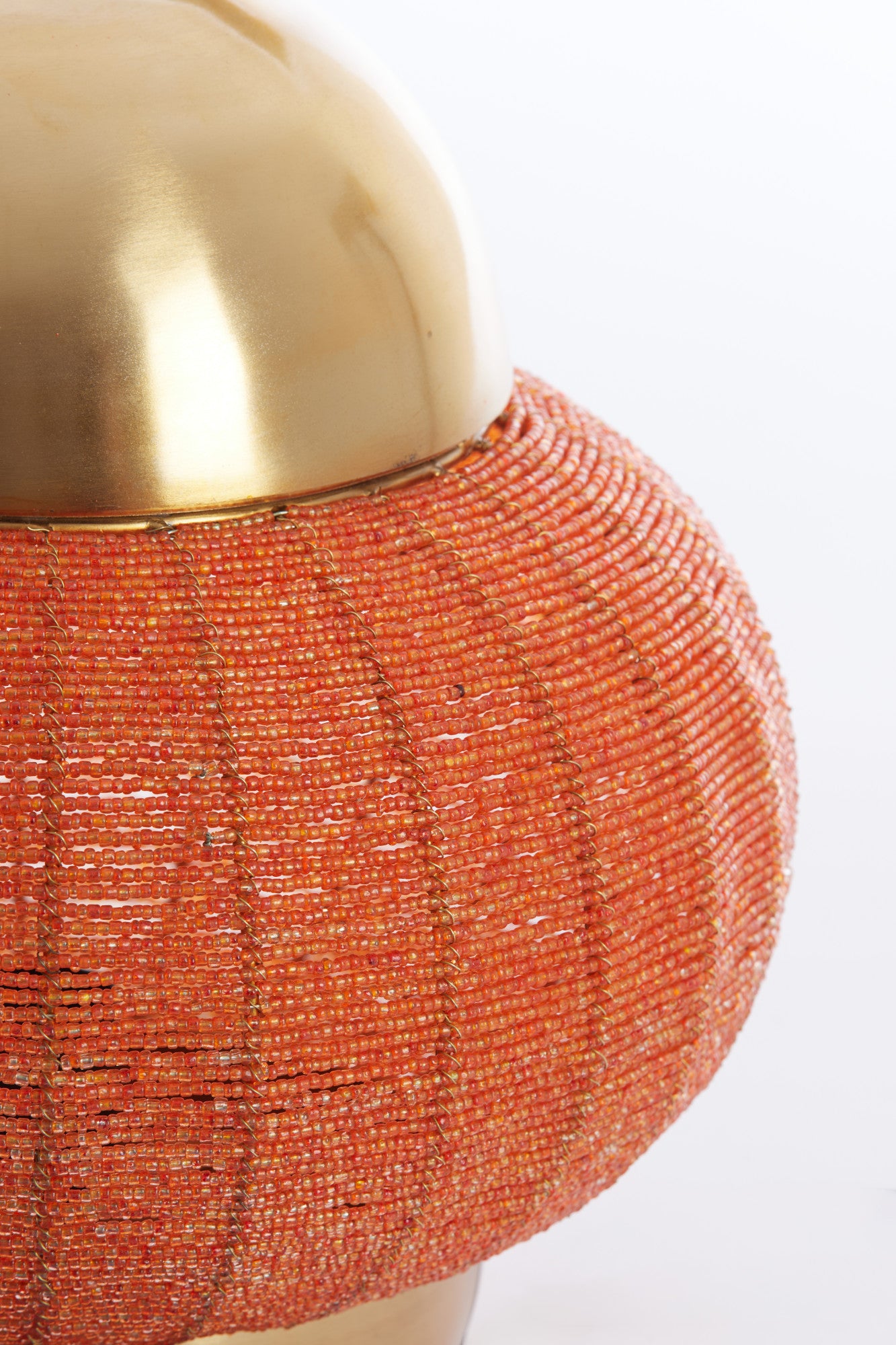 gouden-hanglamp-met-oranje-patroon-light-living-cetara-variant-image2