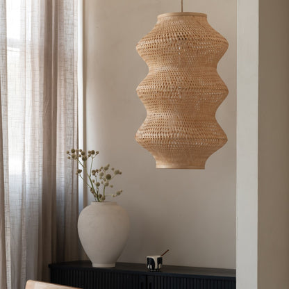 Lampada a sospensione in bambù color naturale senza tempo GOOD&MOJO Barbados – foto d'ambiente