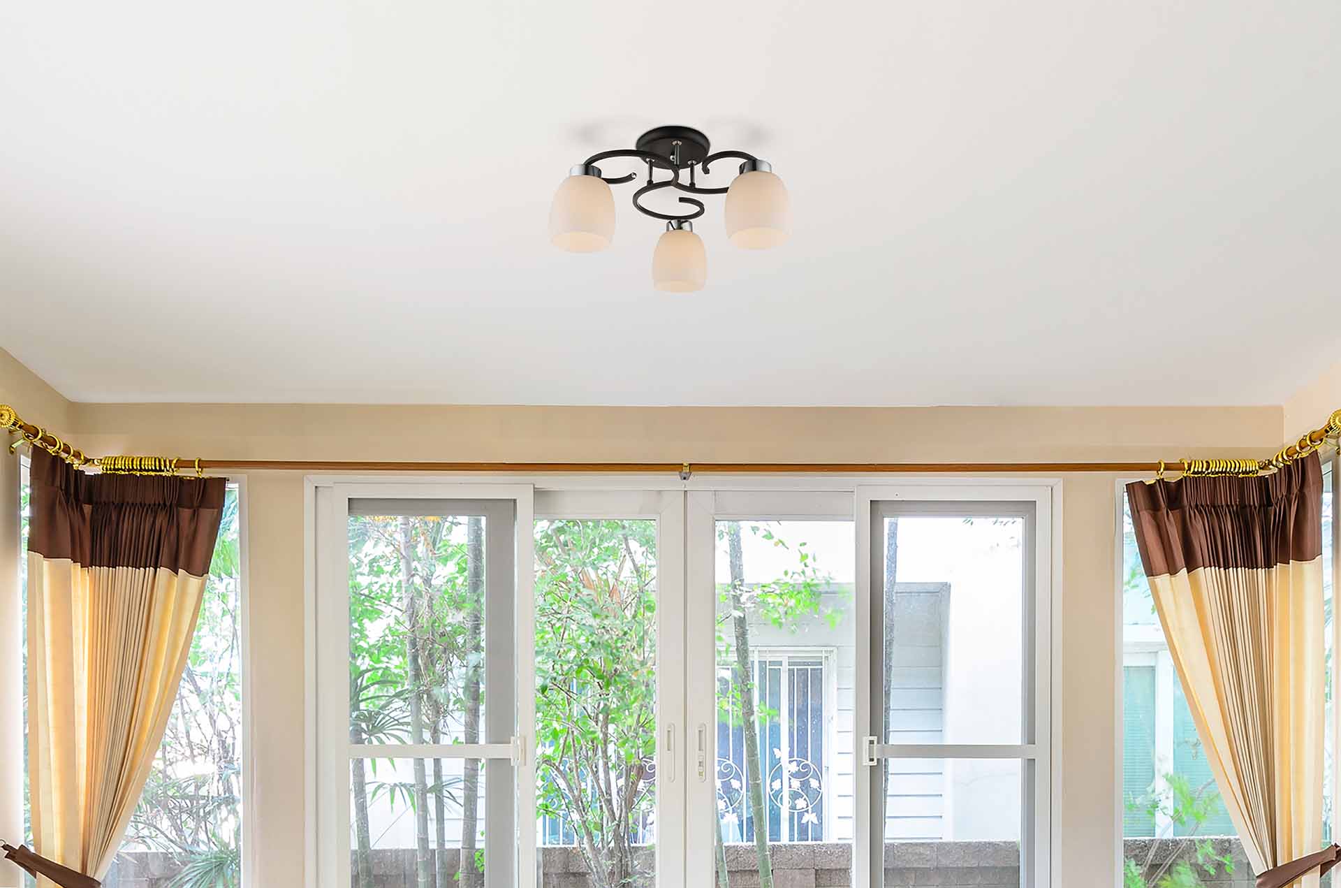 klassieke-ronde-3-kap-plafondlamp-zwart-globo-pessoa-iv-variant-image1