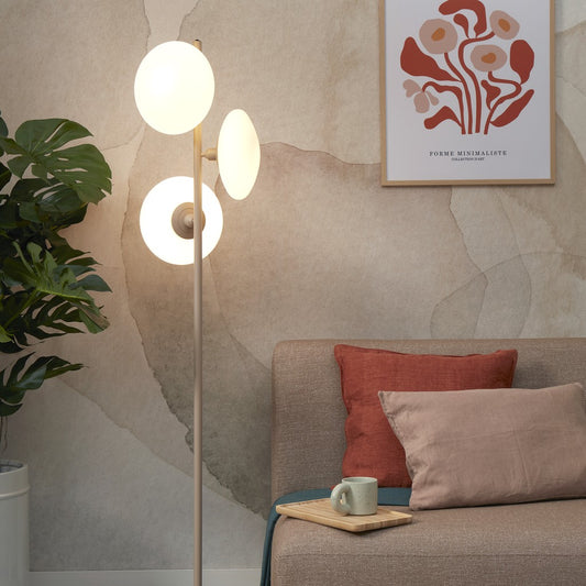 grijze-glazen-scandinavische-vloerlamp-metaal-its-about-romi-sapporo-ai-sfeer_image
