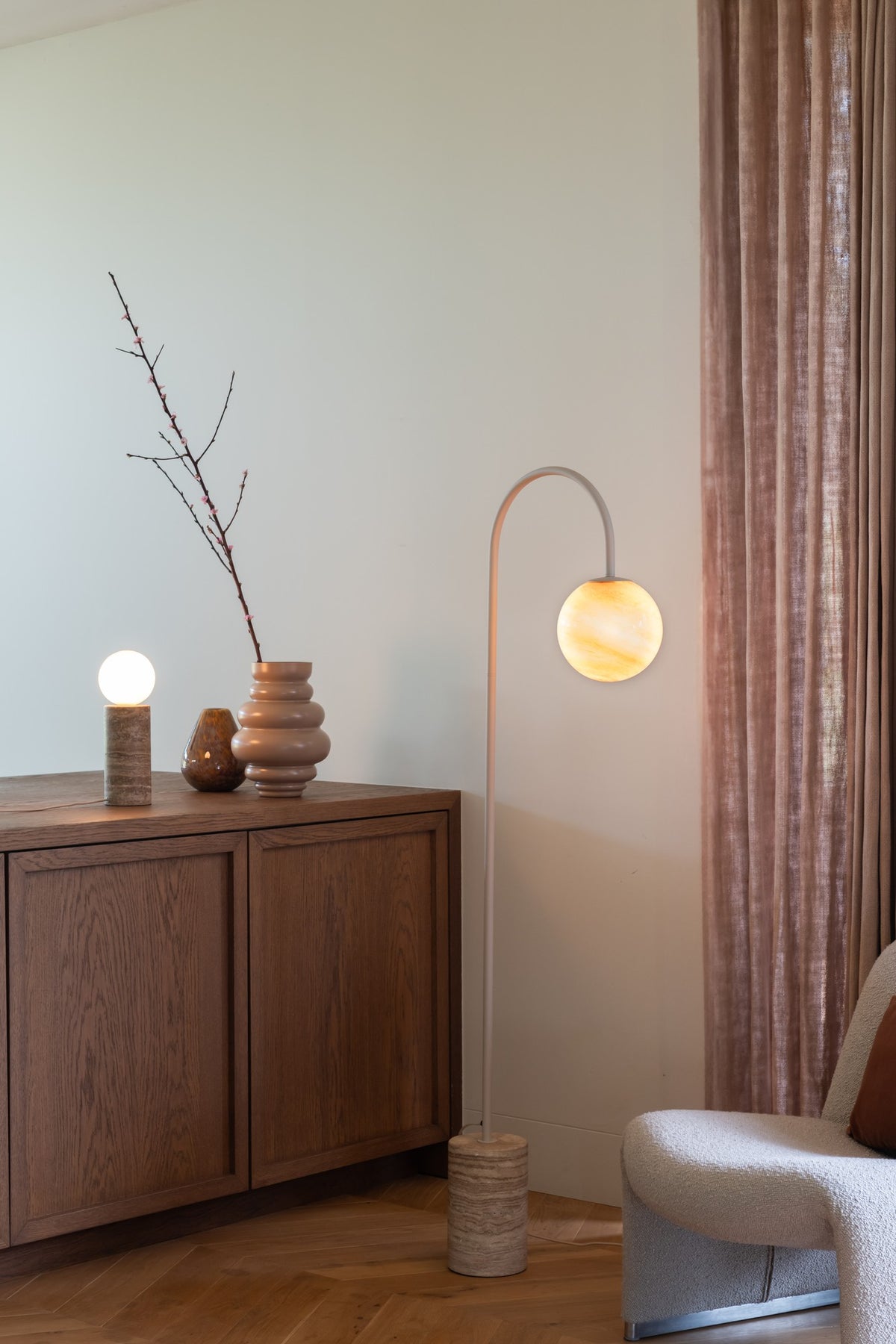 Elegantná piesková travertínová podlahová lampa It's About RoMi Tivoli – obrázok 3