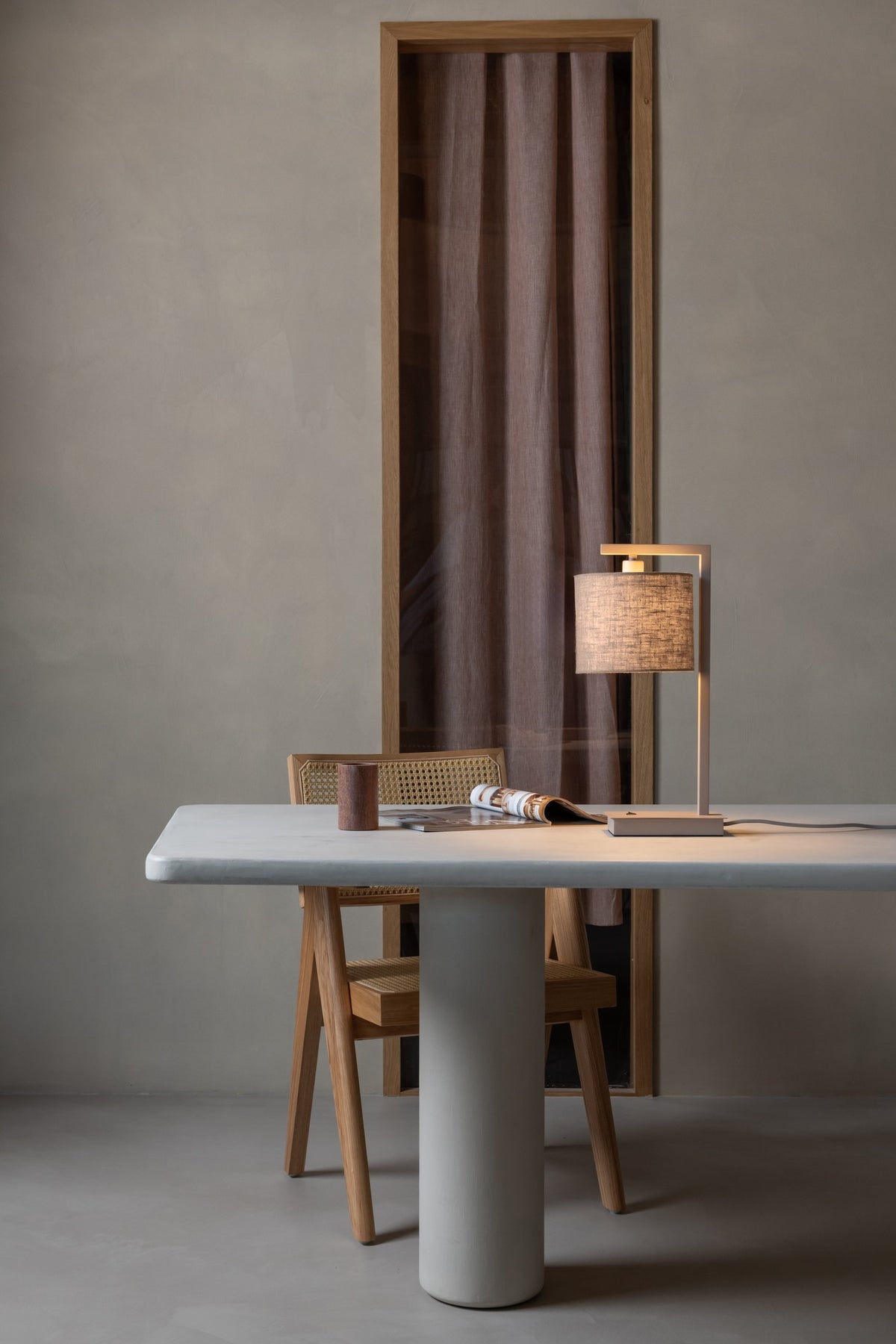 Lampa de masă elegantă din in bej și taupe It's About RoMi Boston – imaginea 2