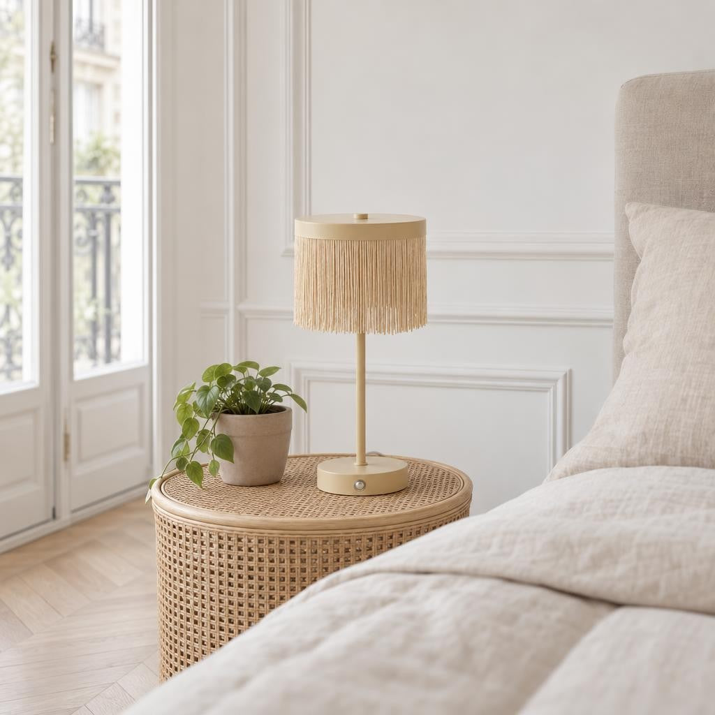 Beige bordlampe i metal Light & Living Diny – stemningsbillede