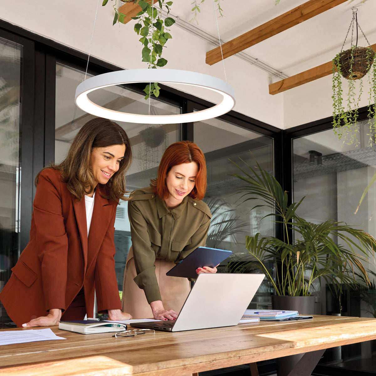 minimalistische-witte-ring-hanglamp-led-steinhauer-ringlede-variant-image2