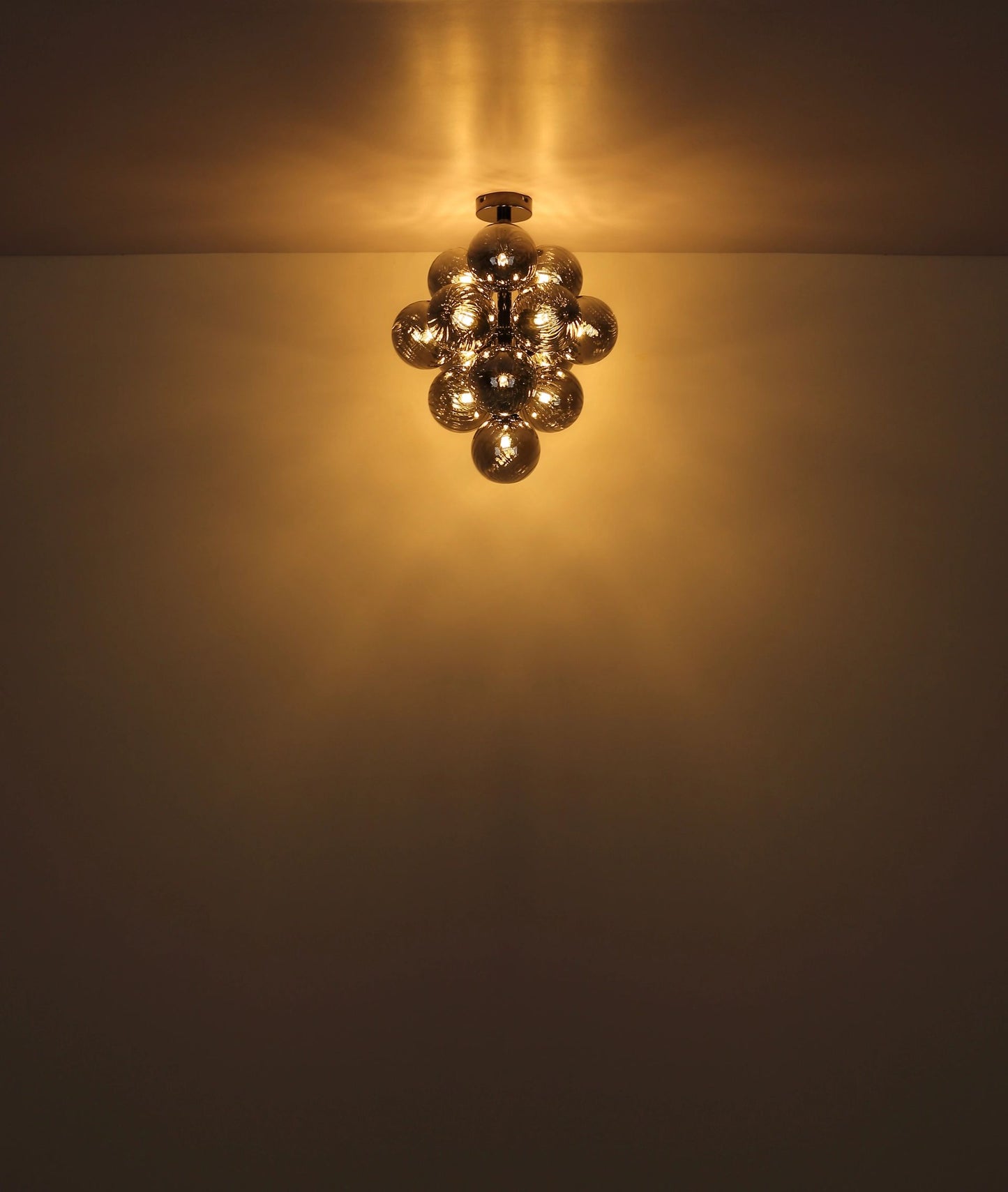 moderne-plafondlamp-met-rookkleurig-glas-conor-variant-image2