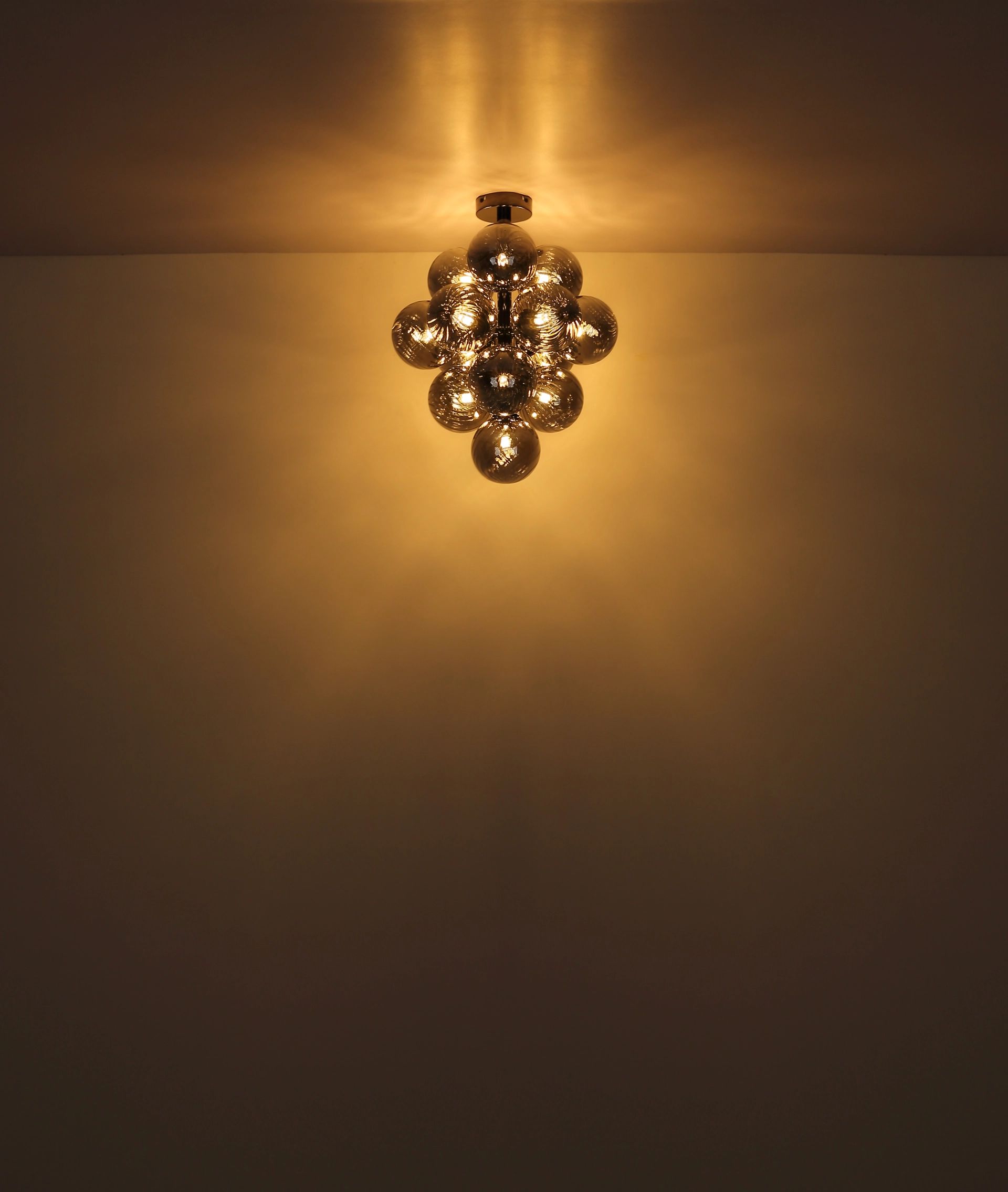 moderne-plafondlamp-met-rookkleurig-glas-conor-variant-image2