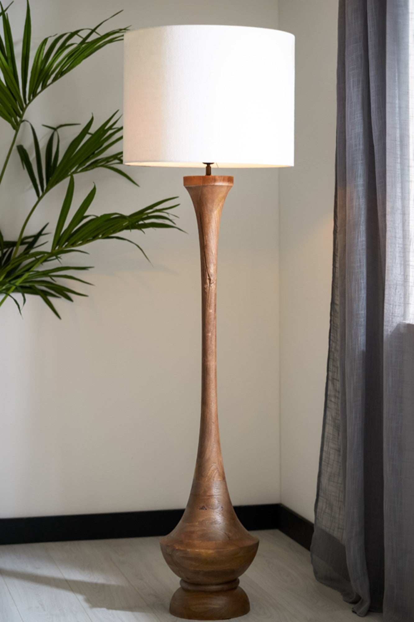 houten-moderne-vorm-lampenvoet-light-living-nicolo-variant-image3