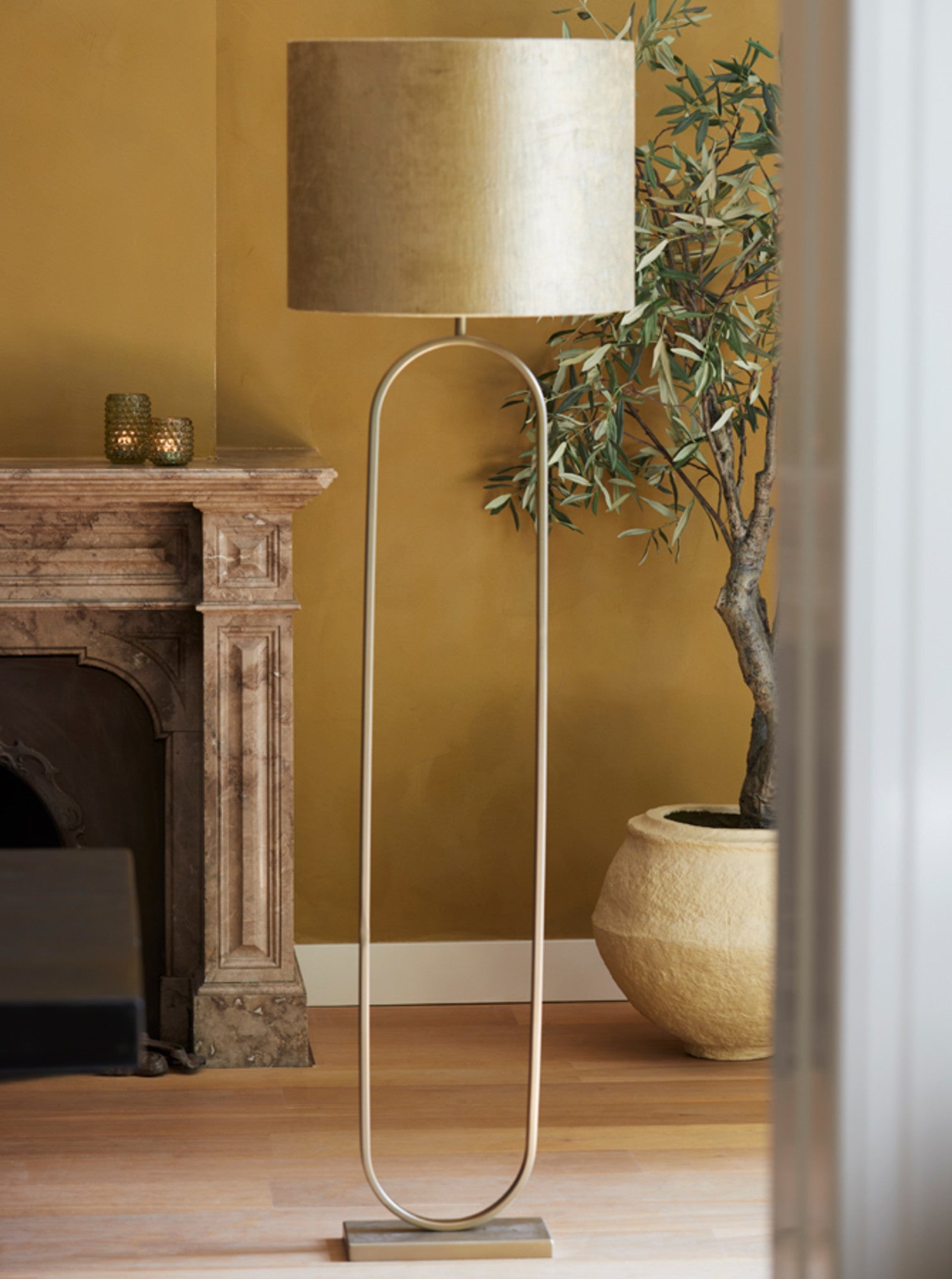 goudkleurige-metalen-lampenvoet-voor-stylish-interieur-light-living-jamiri-variant-image4