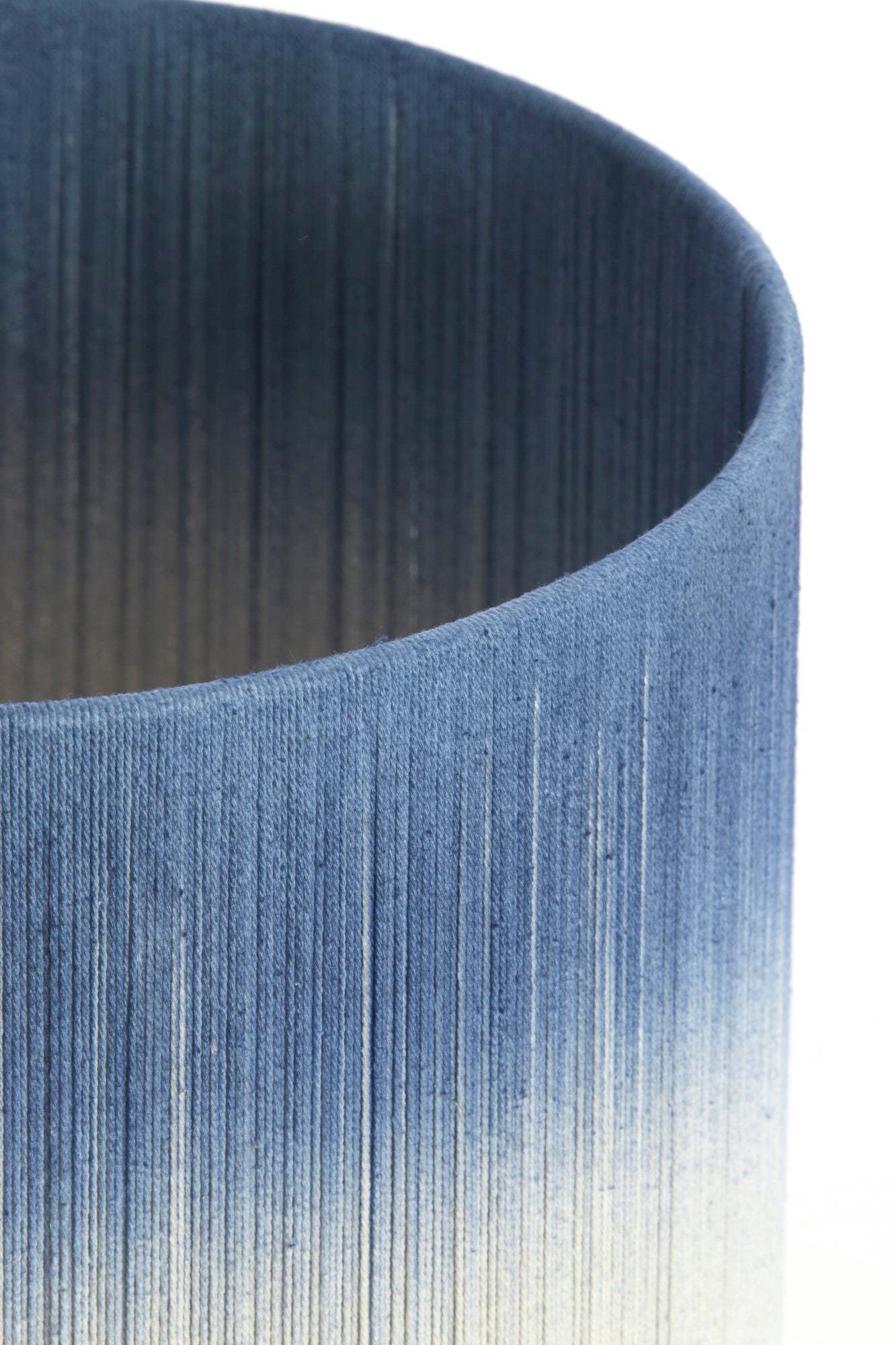 blauwe-stoffen-lampenkap-cilindervormig-light-living-tossa-variant-image5