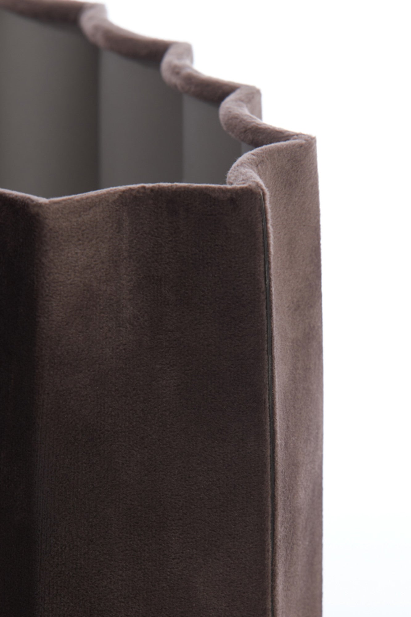 donkerbruine-ovale-velvet-geplooide-lampenkap-light-living-disli-variant-image8