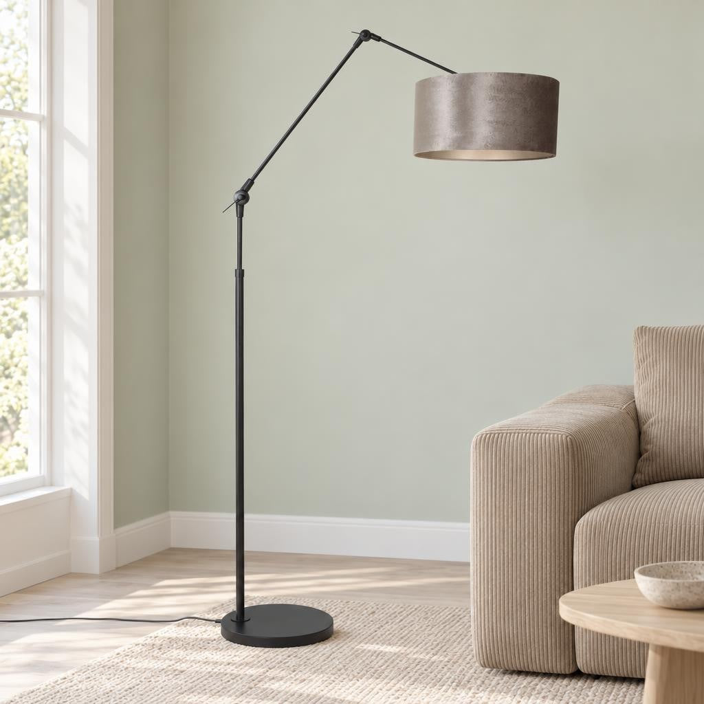 Candeeiro de pé de arco articulado Steinhauer Prestige – fotografia de ambiente