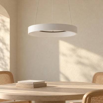 Кръгла LED висяща лампа Steinhauer Ringlede Ø48 см – интериорна снимка